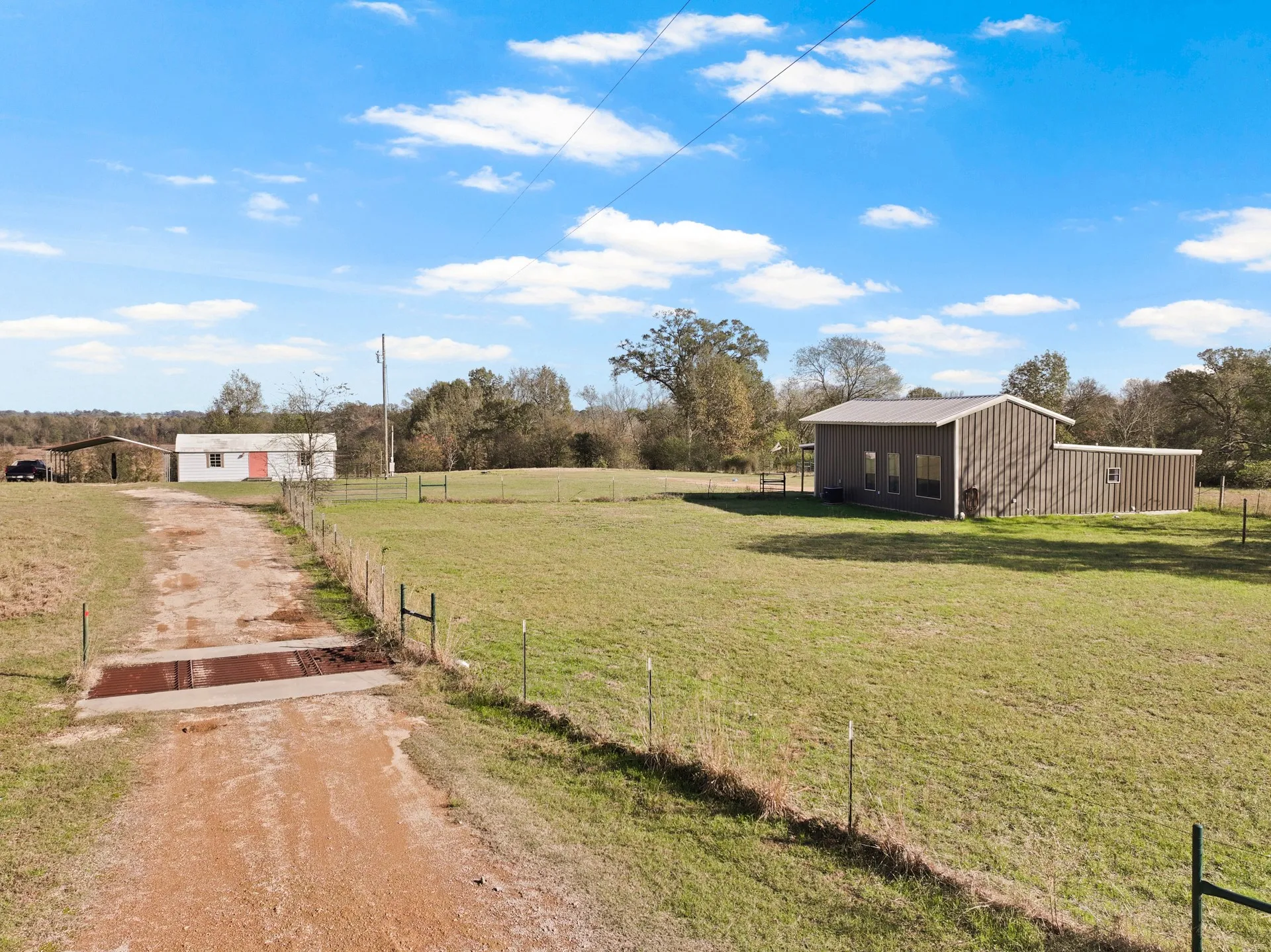 Farm For Sale in Titus County , 785 CR 4840 ALL, Mt Pleasant, Texas 75455, 2 Bedroom, 2 Bathroom, Garage spaces, 1,240 Sqft, built in 2017, Price $810,000, mls#21357000, Real Estate Agent in Mt Pleasant, Homes For Sale in Titus county, Homes For Sale in Mt Pleasant, Realtor in Mt Pleasant Texas, Real Estate Brokerage Independent Realty Texas, Luminita Cordes Realtor