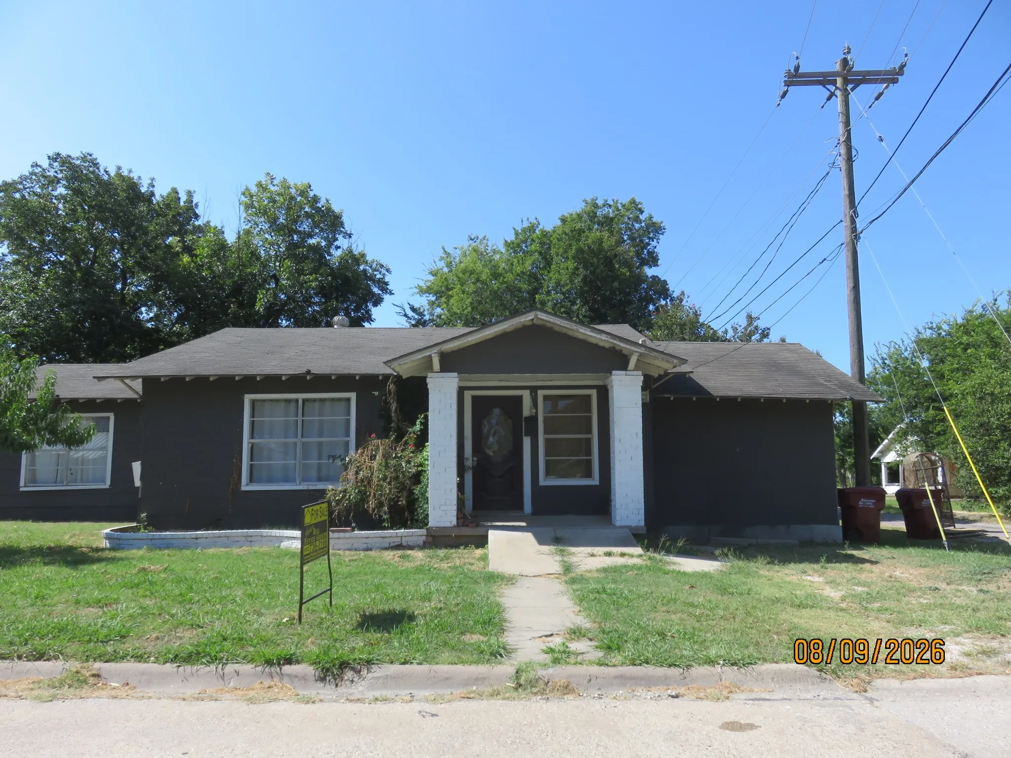Single Family Residence For Sale in Collin County , 315 Maple Street, Farmersville, Texas 75442, 3 Bedroom, 1 Bathroom, Garage spaces, 1,937 Sqft, built in 1956, mls#21358088, Real Estate Agent in Farmersville, Homes For Sale in Collin county, Homes For Sale in Farmersville, Realtor in Farmersville Texas, Real Estate Brokerage Independent Realty Texas, Luminita Cordes Realtor