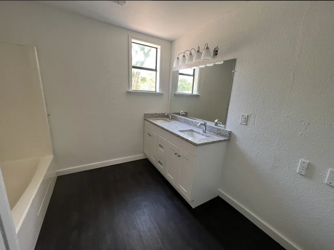 Single Family Residence For Rent in Taylor County , 361 College Drive, Abilene, Texas 79601, 3 Bedroom, 2 Bathroom, Garage spaces, 1,382 Sqft, built in 1952, mls#21358161, Real Estate Agent in Abilene, Homes For Rent in Taylor county, Homes For Rent in Abilene, Realtor in Abilene Texas, Real Estate Brokerage Independent Realty Texas, Luminita Cordes Realtor