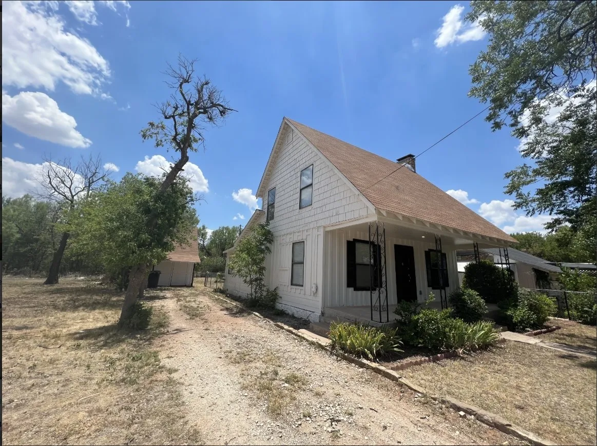 Single Family Residence For Rent in Taylor County , 361 College Drive, Abilene, Texas 79601, 3 Bedroom, 2 Bathroom, Garage spaces, 1,382 Sqft, built in 1952, mls#21358161, Real Estate Agent in Abilene, Homes For Rent in Taylor county, Homes For Rent in Abilene, Realtor in Abilene Texas, Real Estate Brokerage Independent Realty Texas, Luminita Cordes Realtor
