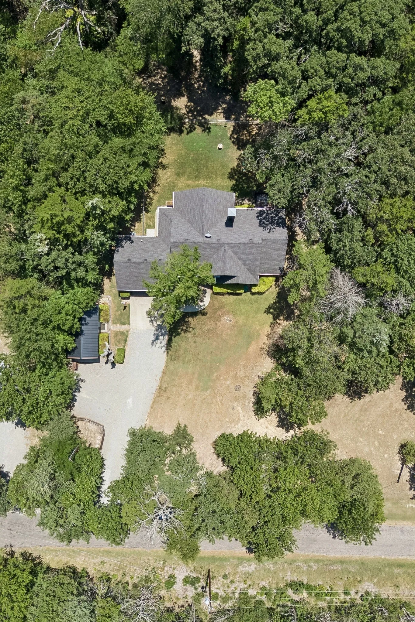 Single Family Residence For Sale in Fannin County , 6912 Circle Drive, Bonham, Texas 75418, 3 Bedroom, 2 Bathroom, 3 Garage spaces, 1,451 Sqft, built in 2018, mls#21351272, Real Estate Agent in Bonham, Homes For Sale in Fannin county, Homes For Sale in Bonham, Realtor in Bonham Texas, Real Estate Brokerage Independent Realty Texas, Luminita Cordes Realtor
