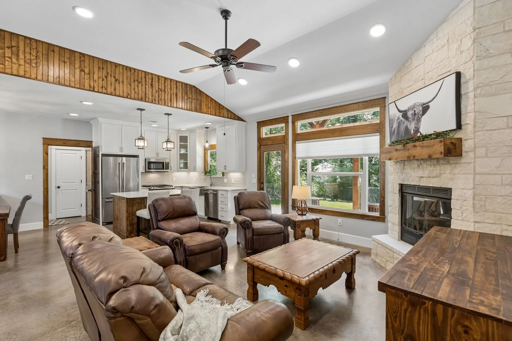 Single Family Residence For Sale in Fannin County , 6912 Circle Drive, Bonham, Texas 75418, 3 Bedroom, 2 Bathroom, 3 Garage spaces, 1,451 Sqft, built in 2018, mls#21351272, Real Estate Agent in Bonham, Homes For Sale in Fannin county, Homes For Sale in Bonham, Realtor in Bonham Texas, Real Estate Brokerage Independent Realty Texas, Luminita Cordes Realtor