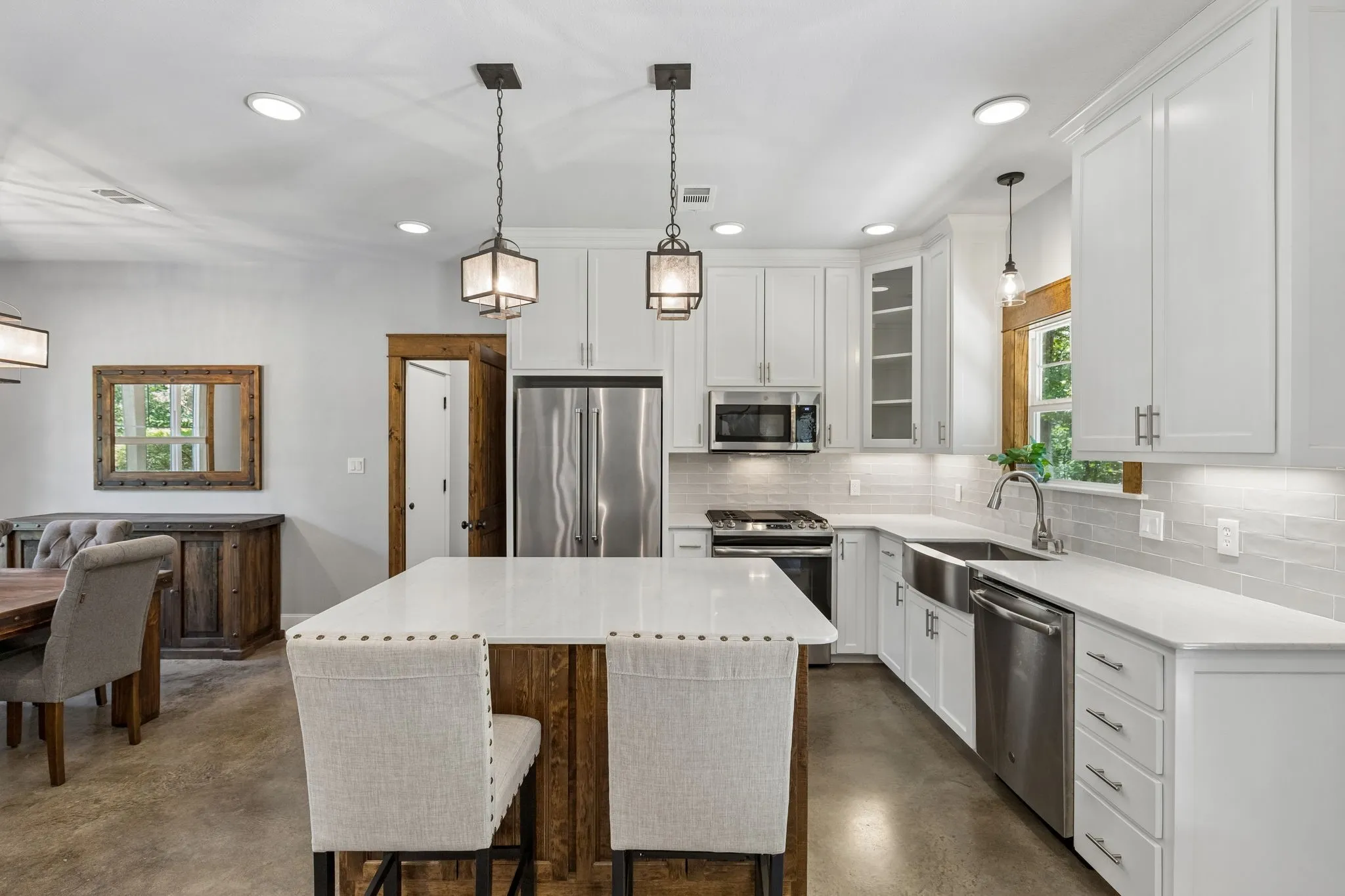 Single Family Residence For Sale in Fannin County , 6912 Circle Drive, Bonham, Texas 75418, 3 Bedroom, 2 Bathroom, 3 Garage spaces, 1,451 Sqft, built in 2018, mls#21351272, Real Estate Agent in Bonham, Homes For Sale in Fannin county, Homes For Sale in Bonham, Realtor in Bonham Texas, Real Estate Brokerage Independent Realty Texas, Luminita Cordes Realtor