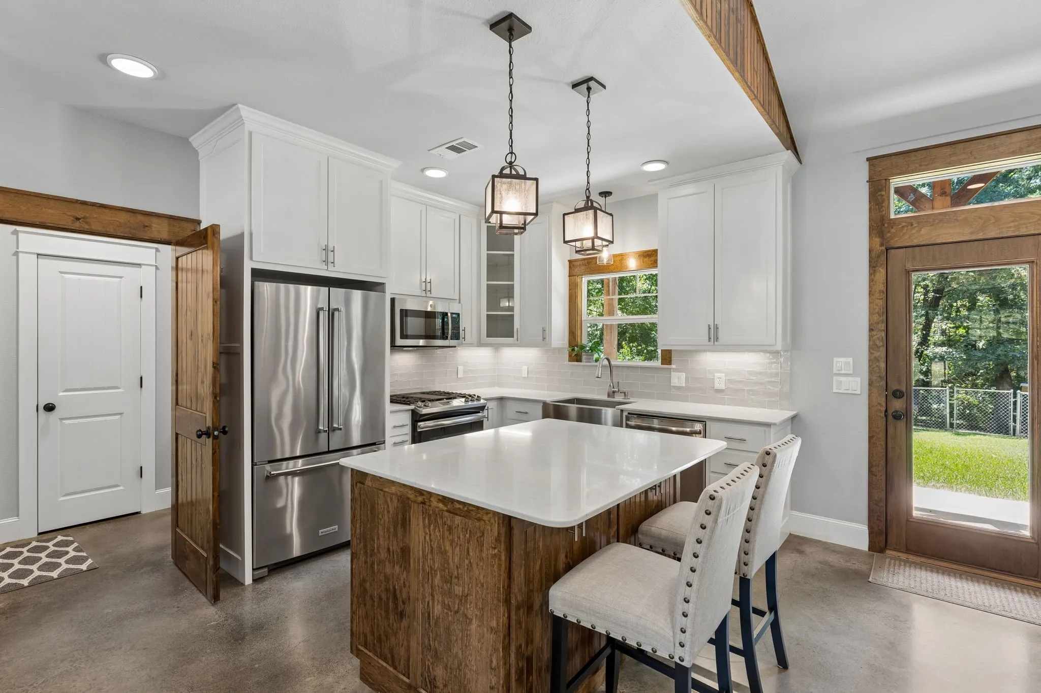 Single Family Residence For Sale in Fannin County , 6912 Circle Drive, Bonham, Texas 75418, 3 Bedroom, 2 Bathroom, 3 Garage spaces, 1,451 Sqft, built in 2018, mls#21351272, Real Estate Agent in Bonham, Homes For Sale in Fannin county, Homes For Sale in Bonham, Realtor in Bonham Texas, Real Estate Brokerage Independent Realty Texas, Luminita Cordes Realtor