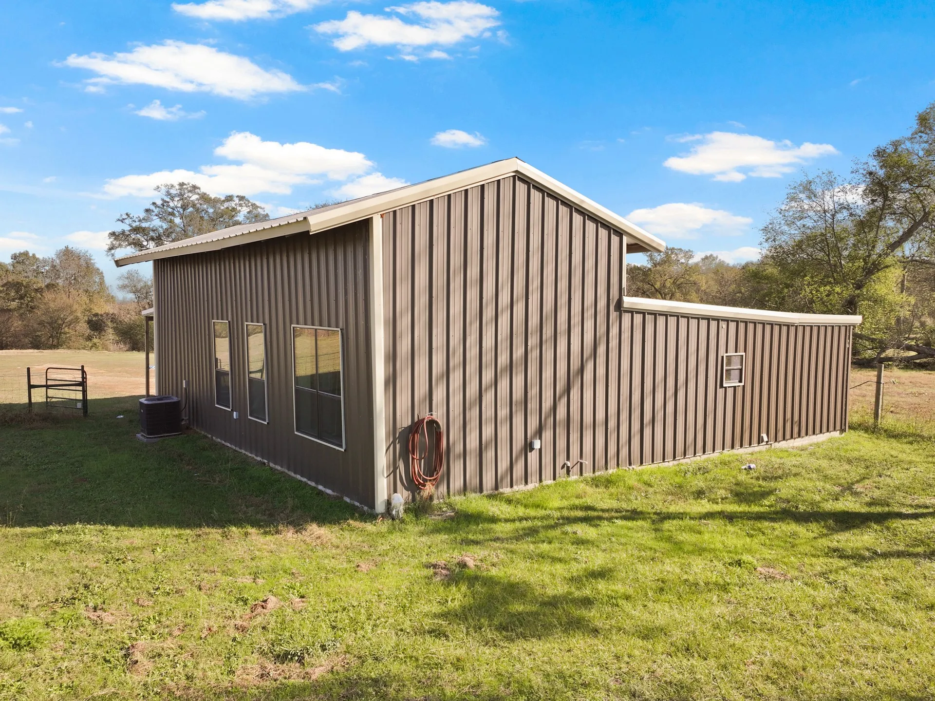 Farm For Sale in Titus County , 785 County Road 4840, Mt Pleasant, Texas 75455, 2 Bedroom, 2 Bathroom, Garage spaces, 1,240 Sqft, built in 2017, mls#21356987, Real Estate Agent in Mt Pleasant, Homes For Sale in Titus county, Homes For Sale in Mt Pleasant, Realtor in Mt Pleasant Texas, Real Estate Brokerage Independent Realty Texas, Luminita Cordes Realtor