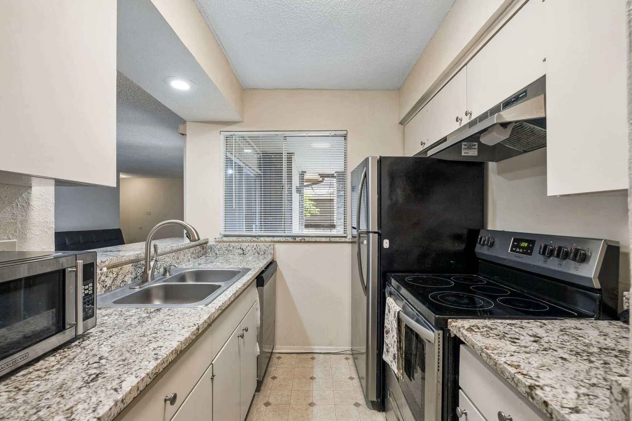 Condominium For Rent in Dallas County , 5138 Amesbury Drive 211, Dallas, Texas 75206, 2 Bedroom, 2 Bathroom, Garage spaces, 1,008 Sqft, built in 1970, mls#21358164, Real Estate Agent in Dallas, Homes For Rent in Dallas county, Homes For Rent in Dallas, Realtor in Dallas Texas, Real Estate Brokerage Independent Realty Texas, Luminita Cordes Realtor