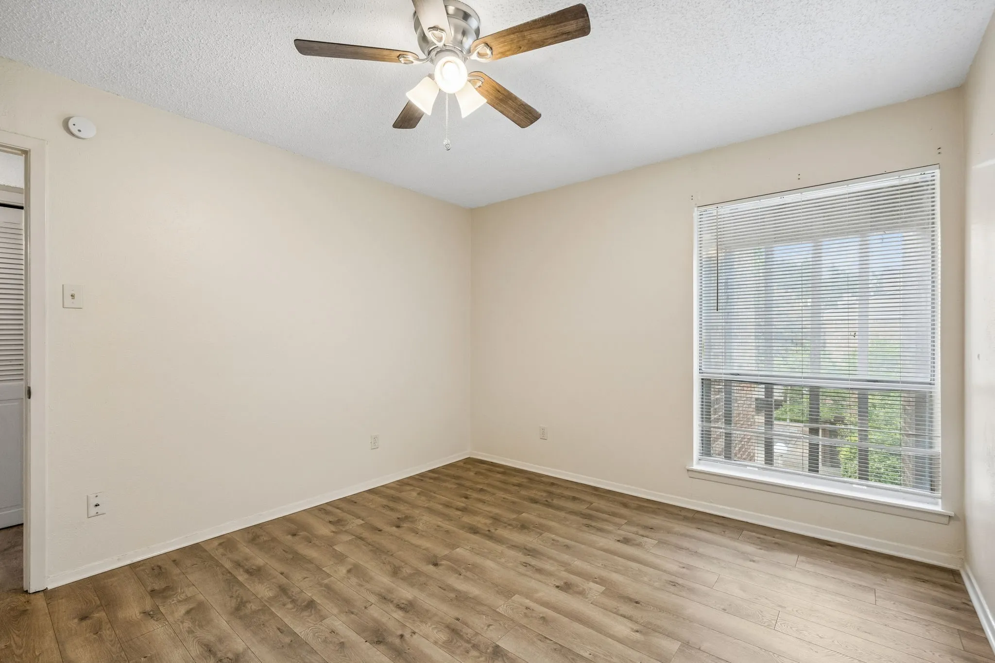 Condominium For Rent in Dallas County , 5138 Amesbury Drive 211, Dallas, Texas 75206, 2 Bedroom, 2 Bathroom, Garage spaces, 1,008 Sqft, built in 1970, mls#21358164, Real Estate Agent in Dallas, Homes For Rent in Dallas county, Homes For Rent in Dallas, Realtor in Dallas Texas, Real Estate Brokerage Independent Realty Texas, Luminita Cordes Realtor