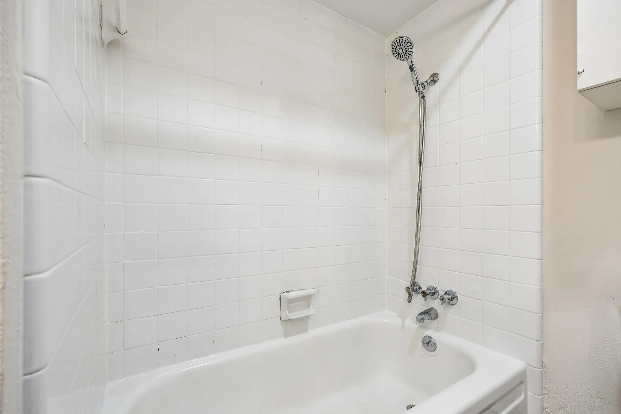 Condominium For Rent in Dallas County , 5138 Amesbury Drive 211, Dallas, Texas 75206, 2 Bedroom, 2 Bathroom, Garage spaces, 1,008 Sqft, built in 1970, mls#21358164, Real Estate Agent in Dallas, Homes For Rent in Dallas county, Homes For Rent in Dallas, Realtor in Dallas Texas, Real Estate Brokerage Independent Realty Texas, Luminita Cordes Realtor