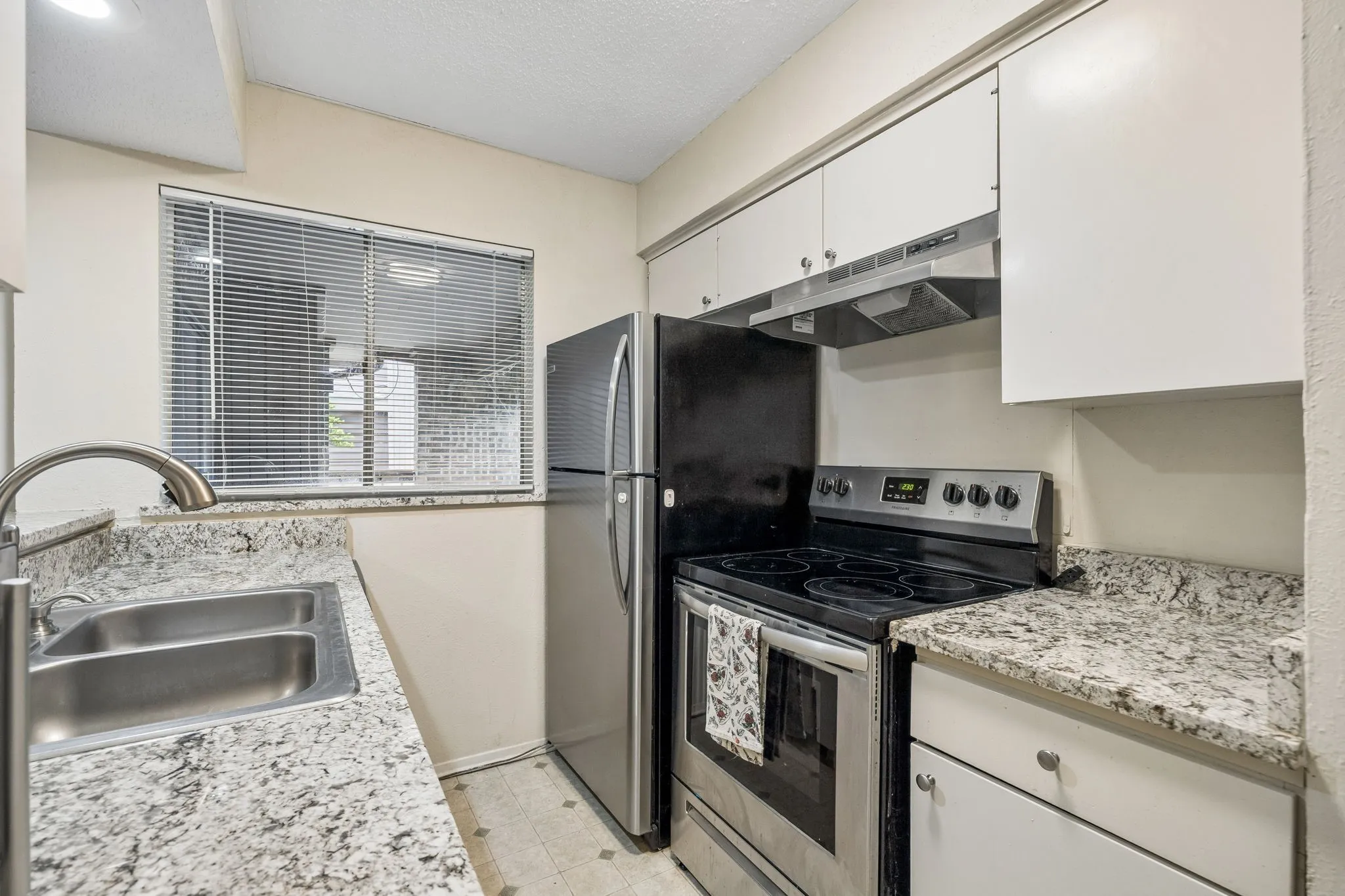 Condominium For Rent in Dallas County , 5138 Amesbury Drive 211, Dallas, Texas 75206, 2 Bedroom, 2 Bathroom, Garage spaces, 1,008 Sqft, built in 1970, mls#21358164, Real Estate Agent in Dallas, Homes For Rent in Dallas county, Homes For Rent in Dallas, Realtor in Dallas Texas, Real Estate Brokerage Independent Realty Texas, Luminita Cordes Realtor