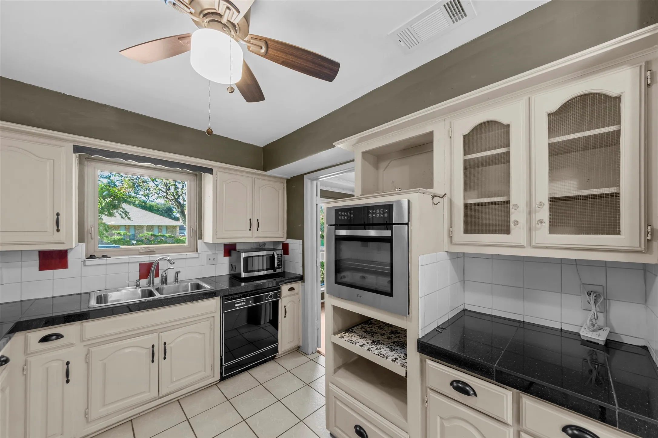 Single Family Residence For Sale in Dallas County , 1116 Windsong Trail, Richardson, Texas 75081, 3 Bedroom, 3 Bathroom, 2 Garage spaces, 2,404 Sqft, built in 1979, mls#21355692, Real Estate Agent in Richardson, Homes For Sale in Dallas county, Homes For Sale in Richardson, Realtor in Richardson Texas, Real Estate Brokerage Independent Realty Texas, Luminita Cordes Realtor
