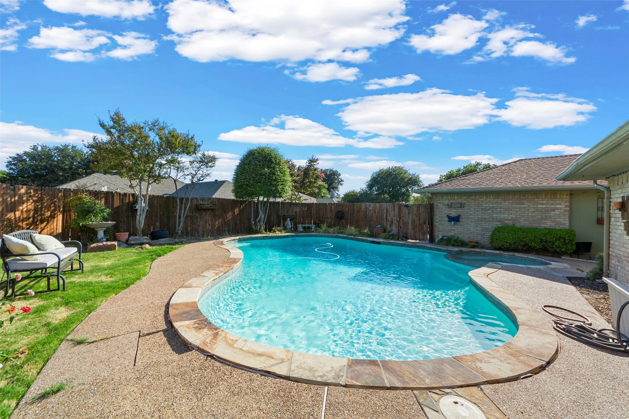 Single Family Residence For Sale in Dallas County , 1116 Windsong Trail, Richardson, Texas 75081, 3 Bedroom, 3 Bathroom, 2 Garage spaces, 2,404 Sqft, built in 1979, mls#21355692, Real Estate Agent in Richardson, Homes For Sale in Dallas county, Homes For Sale in Richardson, Realtor in Richardson Texas, Real Estate Brokerage Independent Realty Texas, Luminita Cordes Realtor