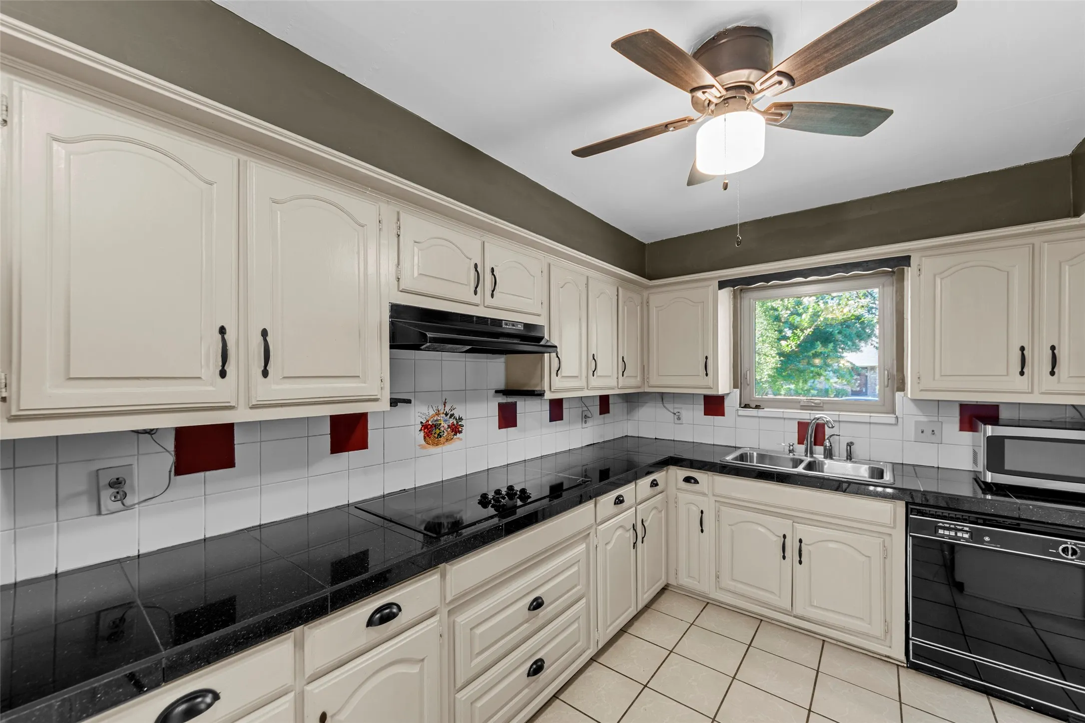 Single Family Residence For Sale in Dallas County , 1116 Windsong Trail, Richardson, Texas 75081, 3 Bedroom, 3 Bathroom, 2 Garage spaces, 2,404 Sqft, built in 1979, mls#21355692, Real Estate Agent in Richardson, Homes For Sale in Dallas county, Homes For Sale in Richardson, Realtor in Richardson Texas, Real Estate Brokerage Independent Realty Texas, Luminita Cordes Realtor