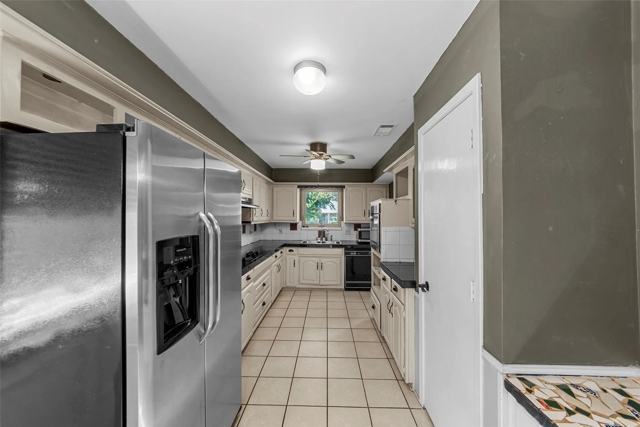 Single Family Residence For Sale in Dallas County , 1116 Windsong Trail, Richardson, Texas 75081, 3 Bedroom, 3 Bathroom, 2 Garage spaces, 2,404 Sqft, built in 1979, mls#21355692, Real Estate Agent in Richardson, Homes For Sale in Dallas county, Homes For Sale in Richardson, Realtor in Richardson Texas, Real Estate Brokerage Independent Realty Texas, Luminita Cordes Realtor