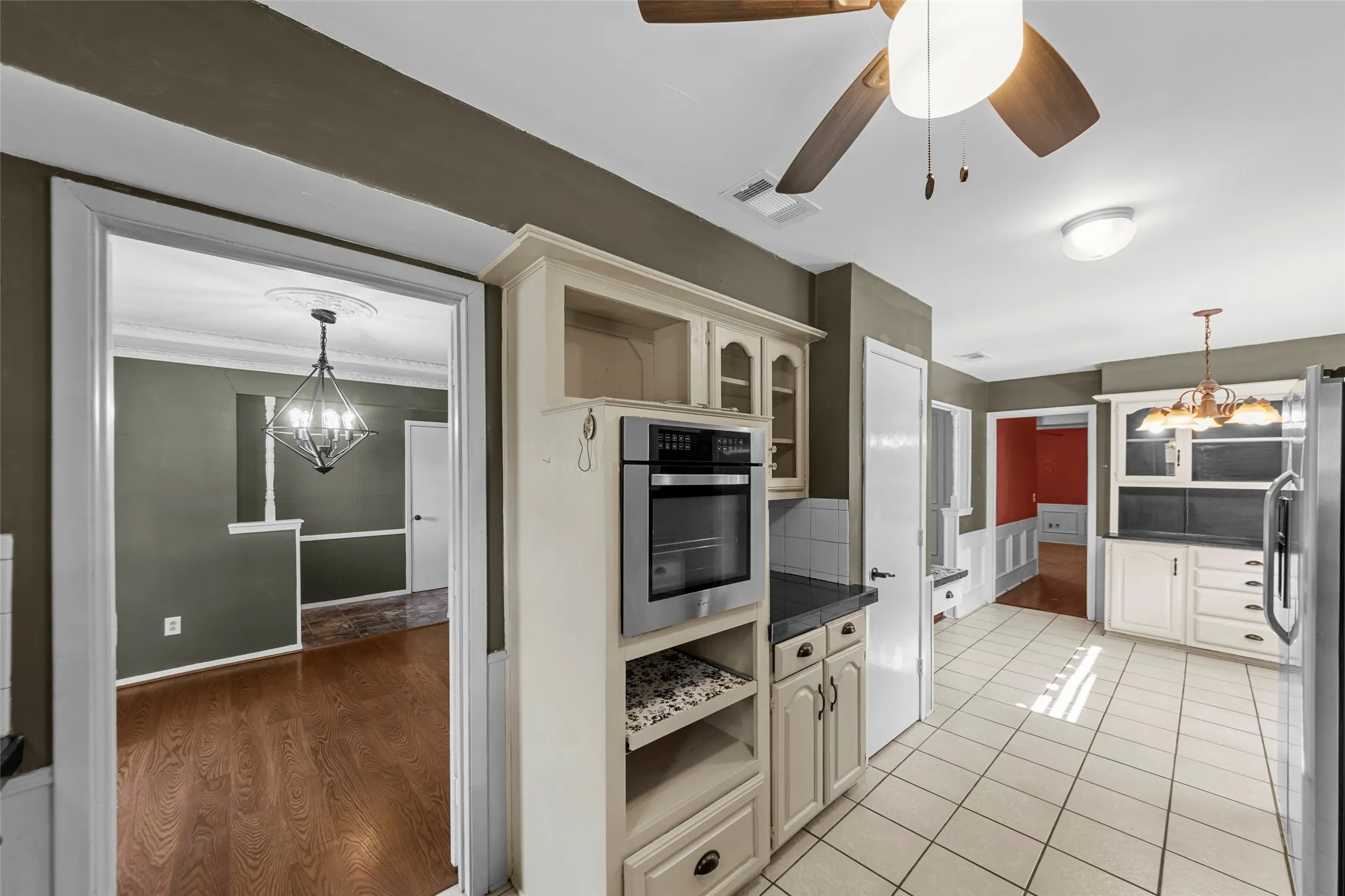 Single Family Residence For Sale in Dallas County , 1116 Windsong Trail, Richardson, Texas 75081, 3 Bedroom, 3 Bathroom, 2 Garage spaces, 2,404 Sqft, built in 1979, mls#21355692, Real Estate Agent in Richardson, Homes For Sale in Dallas county, Homes For Sale in Richardson, Realtor in Richardson Texas, Real Estate Brokerage Independent Realty Texas, Luminita Cordes Realtor