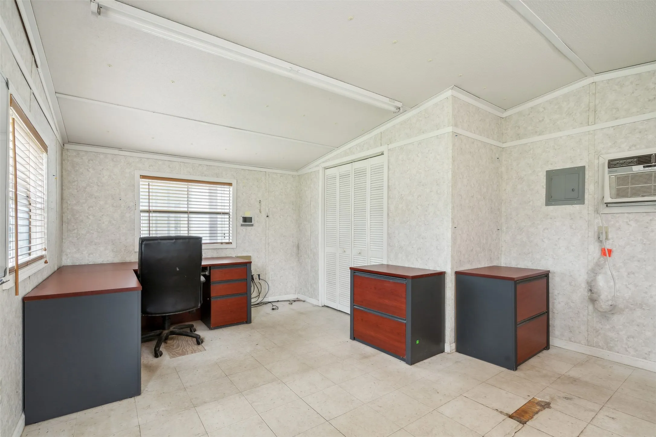 Warehouse For Sale in Eastland County , 8740 I-20, Eastland, Texas 76448, 0, 0, Garage spaces, 0 Sqft, built in 2014, Price $409,000, mls#21354369, Real Estate Agent in Eastland, Homes For Sale in Eastland county, Homes For Sale in Eastland, Realtor in Eastland Texas, Real Estate Brokerage Independent Realty Texas, Luminita Cordes Realtor