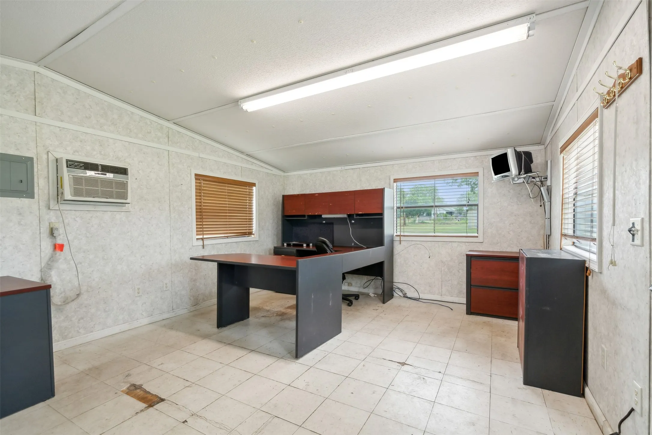 Single Family Residence For Sale in Eastland County , 430 County Road 447, Eastland, Texas 76448, 2 Bedroom, 2 Bathroom, 1 Garage spaces, 1,589 Sqft, built in 1980, Price $409,000, mls#21354361, Real Estate Agent in Eastland, Homes For Sale in Eastland county, Homes For Sale in Eastland, Realtor in Eastland Texas, Real Estate Brokerage Independent Realty Texas, Luminita Cordes Realtor