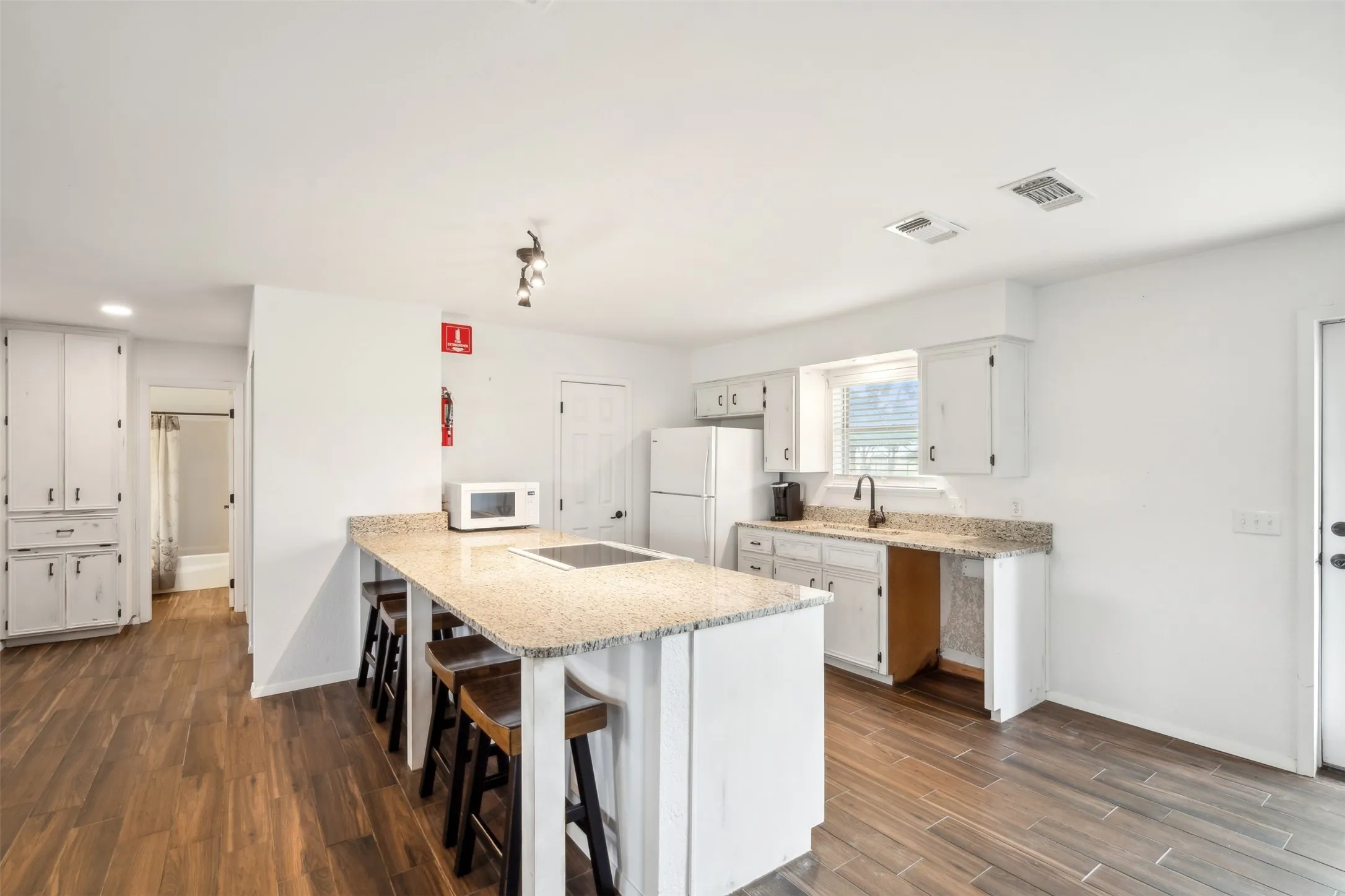 Single Family Residence For Sale in Eastland County , 430 County Road 447, Eastland, Texas 76448, 2 Bedroom, 2 Bathroom, 1 Garage spaces, 1,589 Sqft, built in 1980, Price $409,000, mls#21354361, Real Estate Agent in Eastland, Homes For Sale in Eastland county, Homes For Sale in Eastland, Realtor in Eastland Texas, Real Estate Brokerage Independent Realty Texas, Luminita Cordes Realtor