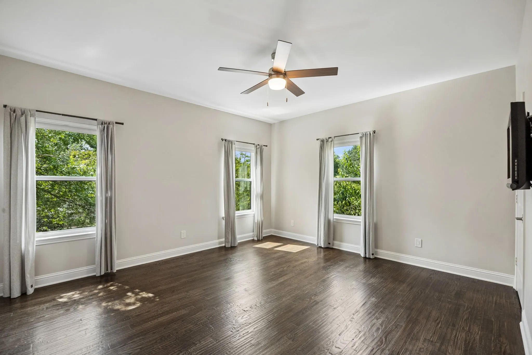 Upstairs bedroom.