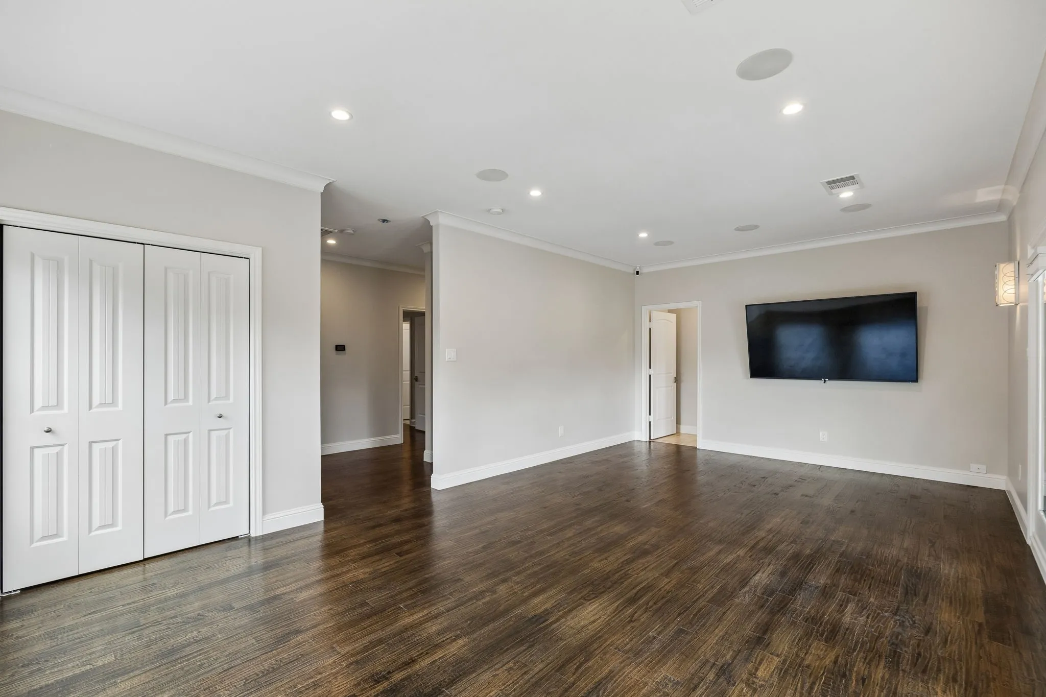 Single Family Residence For Sale in Dallas County , 9847 Ontario Lane, Dallas, Texas 75220, 4 Bedroom, 4 Bathroom, 2 Garage spaces, 3,450 Sqft, built in 1953, mls#21357466, Real Estate Agent in Dallas, Homes For Sale in Dallas county, Homes For Sale in Dallas, Realtor in Dallas Texas, Real Estate Brokerage Independent Realty Texas, Luminita Cordes Realtor