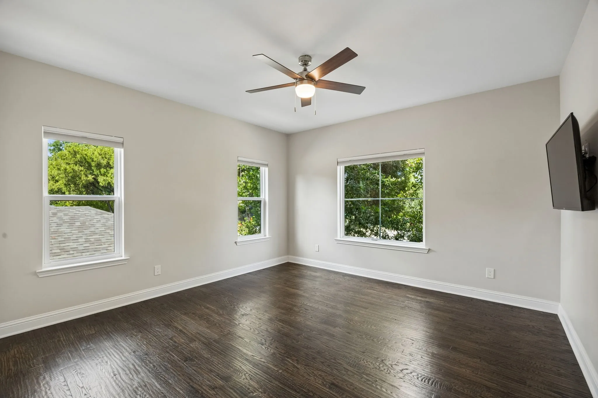 Upstairs bedroom.