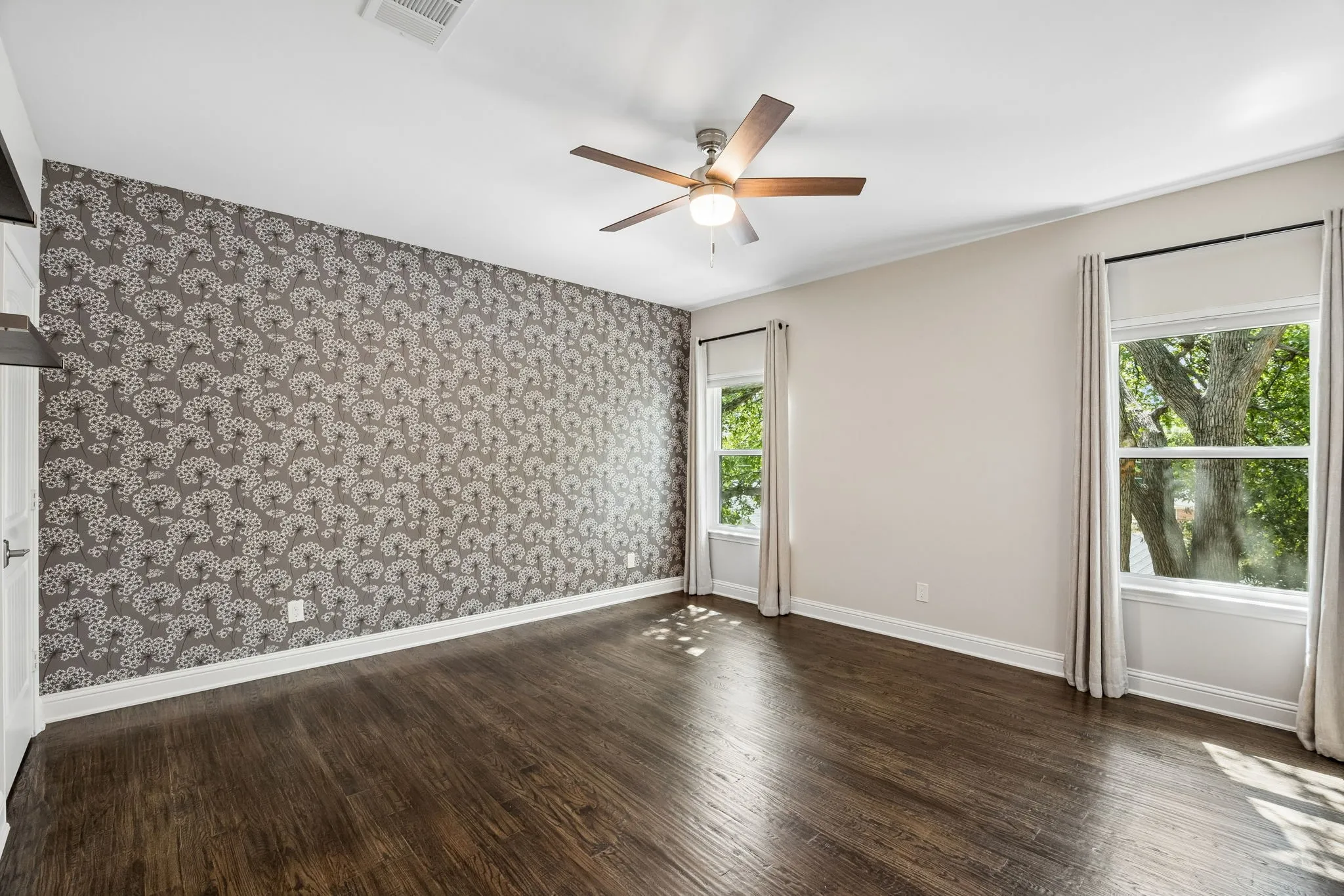 Upstairs bedroom.
