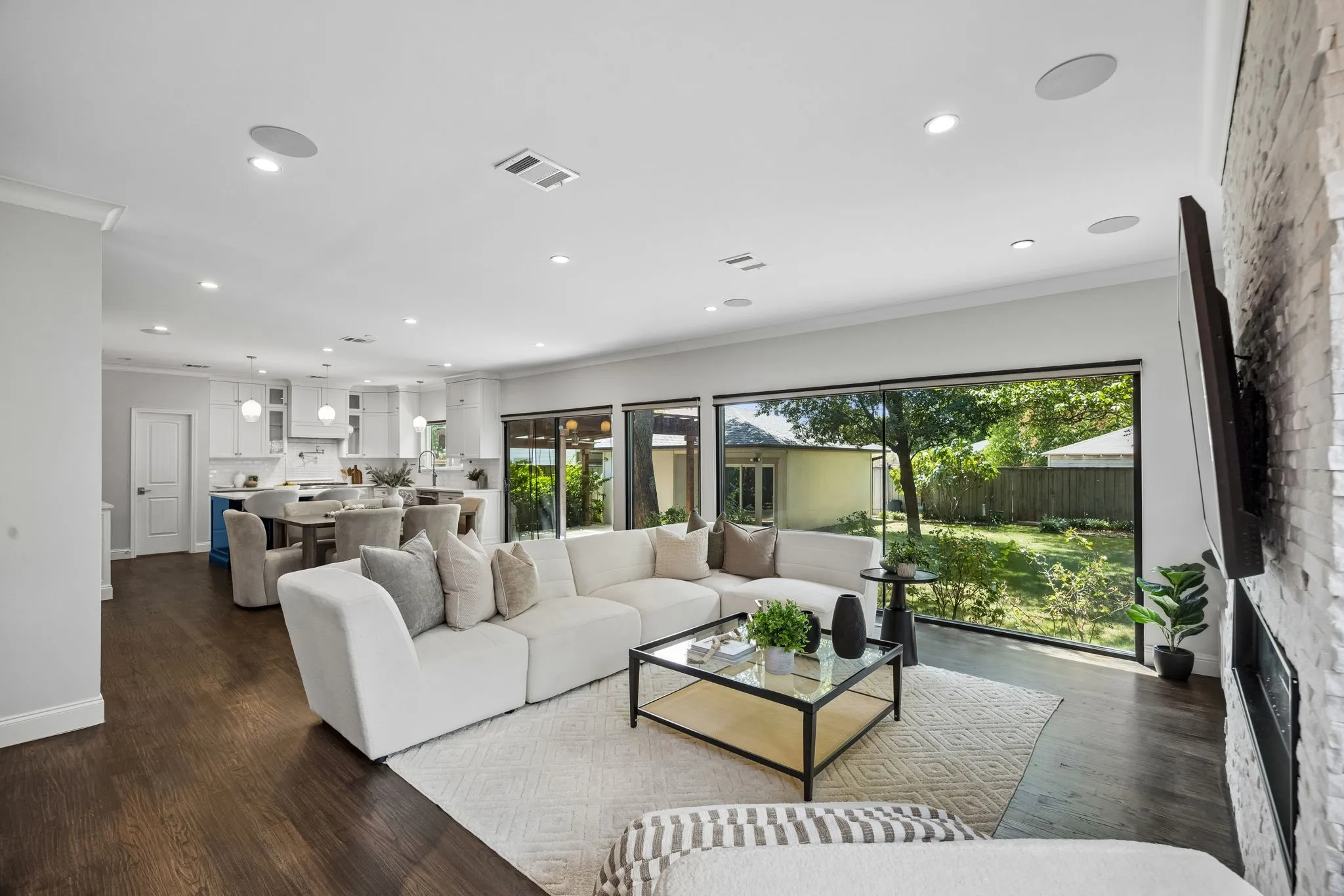Great space for entertaining.