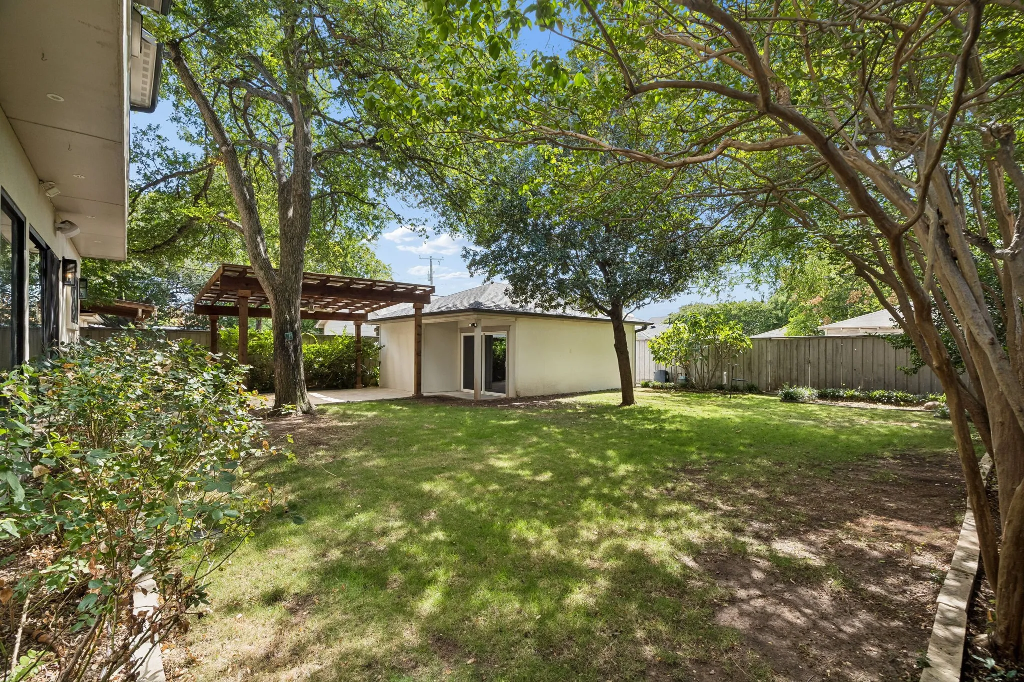 Single Family Residence For Sale in Dallas County , 9847 Ontario Lane, Dallas, Texas 75220, 4 Bedroom, 4 Bathroom, 2 Garage spaces, 3,450 Sqft, built in 1953, mls#21357466, Real Estate Agent in Dallas, Homes For Sale in Dallas county, Homes For Sale in Dallas, Realtor in Dallas Texas, Real Estate Brokerage Independent Realty Texas, Luminita Cordes Realtor