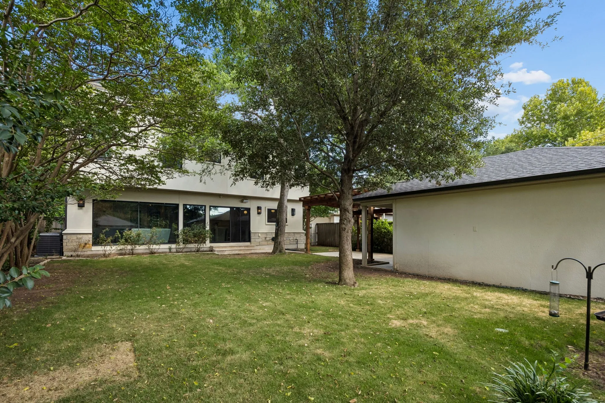Single Family Residence For Sale in Dallas County , 9847 Ontario Lane, Dallas, Texas 75220, 4 Bedroom, 4 Bathroom, 2 Garage spaces, 3,450 Sqft, built in 1953, mls#21357466, Real Estate Agent in Dallas, Homes For Sale in Dallas county, Homes For Sale in Dallas, Realtor in Dallas Texas, Real Estate Brokerage Independent Realty Texas, Luminita Cordes Realtor