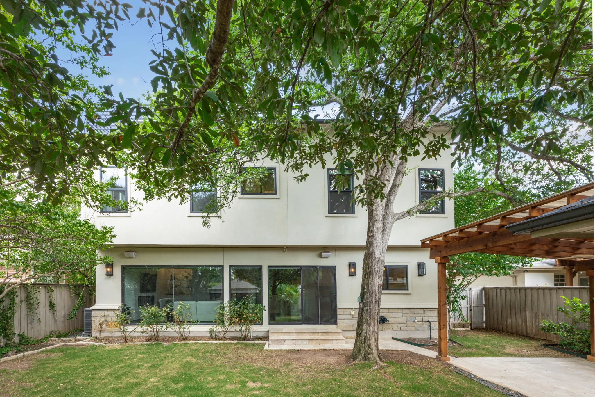 Single Family Residence For Sale in Dallas County , 9847 Ontario Lane, Dallas, Texas 75220, 4 Bedroom, 4 Bathroom, 2 Garage spaces, 3,450 Sqft, built in 1953, mls#21357466, Real Estate Agent in Dallas, Homes For Sale in Dallas county, Homes For Sale in Dallas, Realtor in Dallas Texas, Real Estate Brokerage Independent Realty Texas, Luminita Cordes Realtor