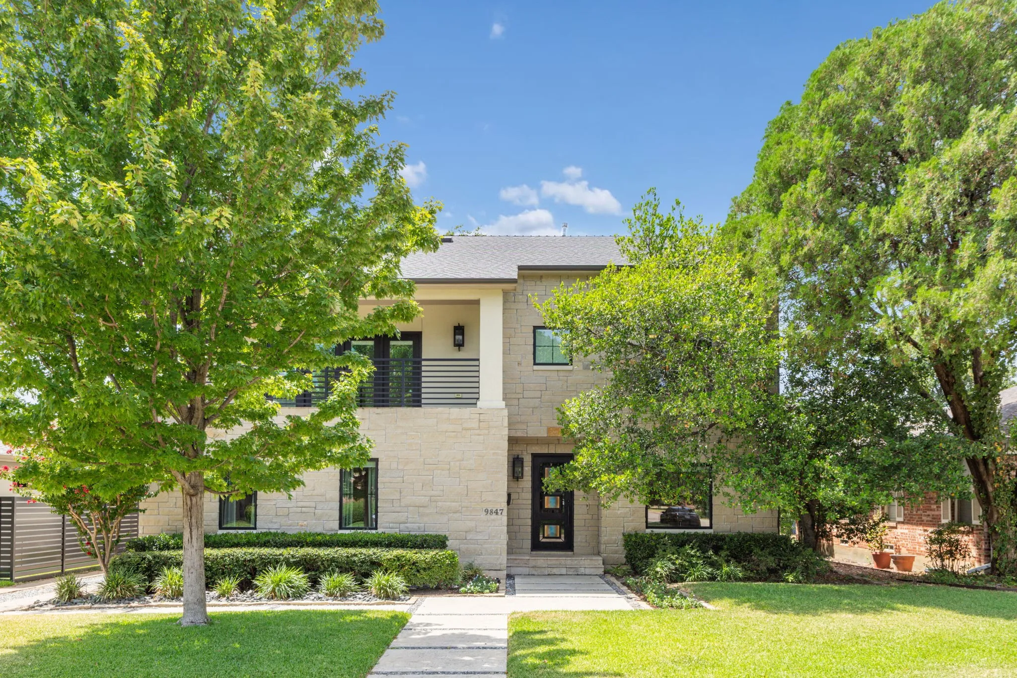 Single Family Residence For Sale in Dallas County , 9847 Ontario Lane, Dallas, Texas 75220, 4 Bedroom, 4 Bathroom, 2 Garage spaces, 3,450 Sqft, built in 1953, mls#21357466, Real Estate Agent in Dallas, Homes For Sale in Dallas county, Homes For Sale in Dallas, Realtor in Dallas Texas, Real Estate Brokerage Independent Realty Texas, Luminita Cordes Realtor