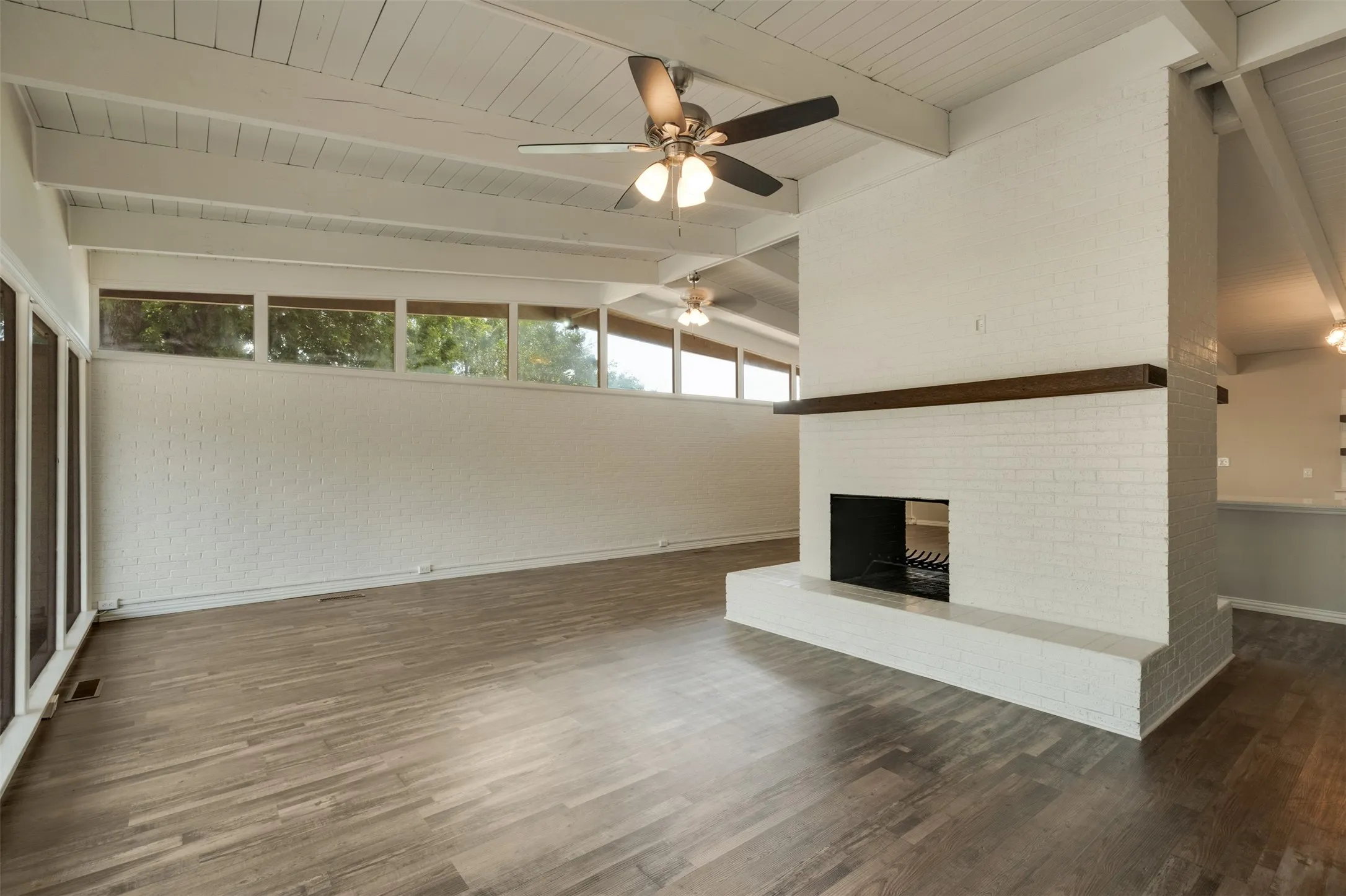 Single Family Residence For Sale in Wichita County , 502 W Texas Avenue, Iowa Park, Texas 76367, 3 Bedroom, 2 Bathroom, 2 Garage spaces, 1,955 Sqft, built in 1960, mls#21358175, Real Estate Agent in Iowa Park, Homes For Sale in Wichita county, Homes For Sale in Iowa Park, Realtor in Iowa Park Texas, Real Estate Brokerage Independent Realty Texas, Luminita Cordes Realtor