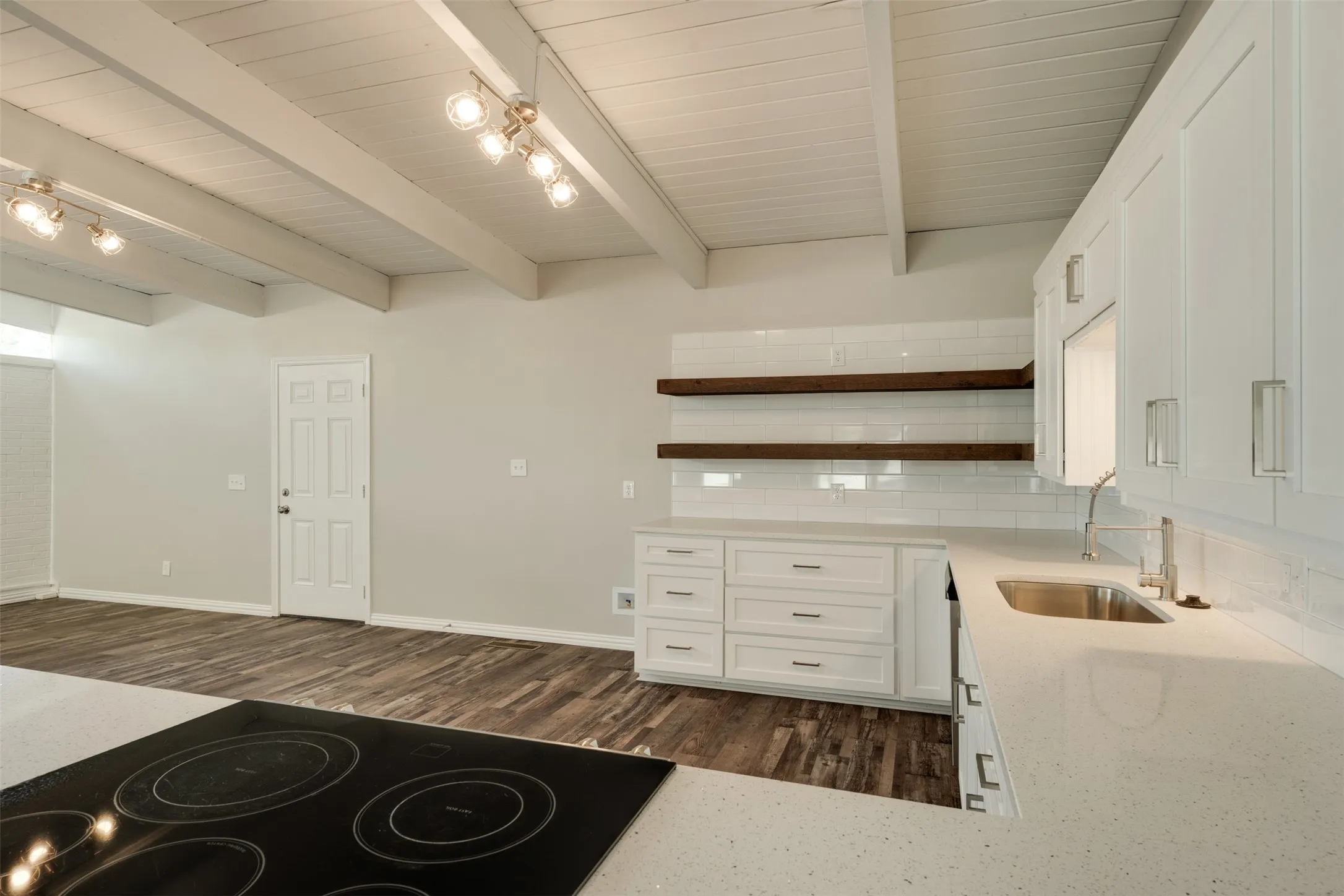 Single Family Residence For Sale in Wichita County , 502 W Texas Avenue, Iowa Park, Texas 76367, 3 Bedroom, 2 Bathroom, 2 Garage spaces, 1,955 Sqft, built in 1960, mls#21358175, Real Estate Agent in Iowa Park, Homes For Sale in Wichita county, Homes For Sale in Iowa Park, Realtor in Iowa Park Texas, Real Estate Brokerage Independent Realty Texas, Luminita Cordes Realtor