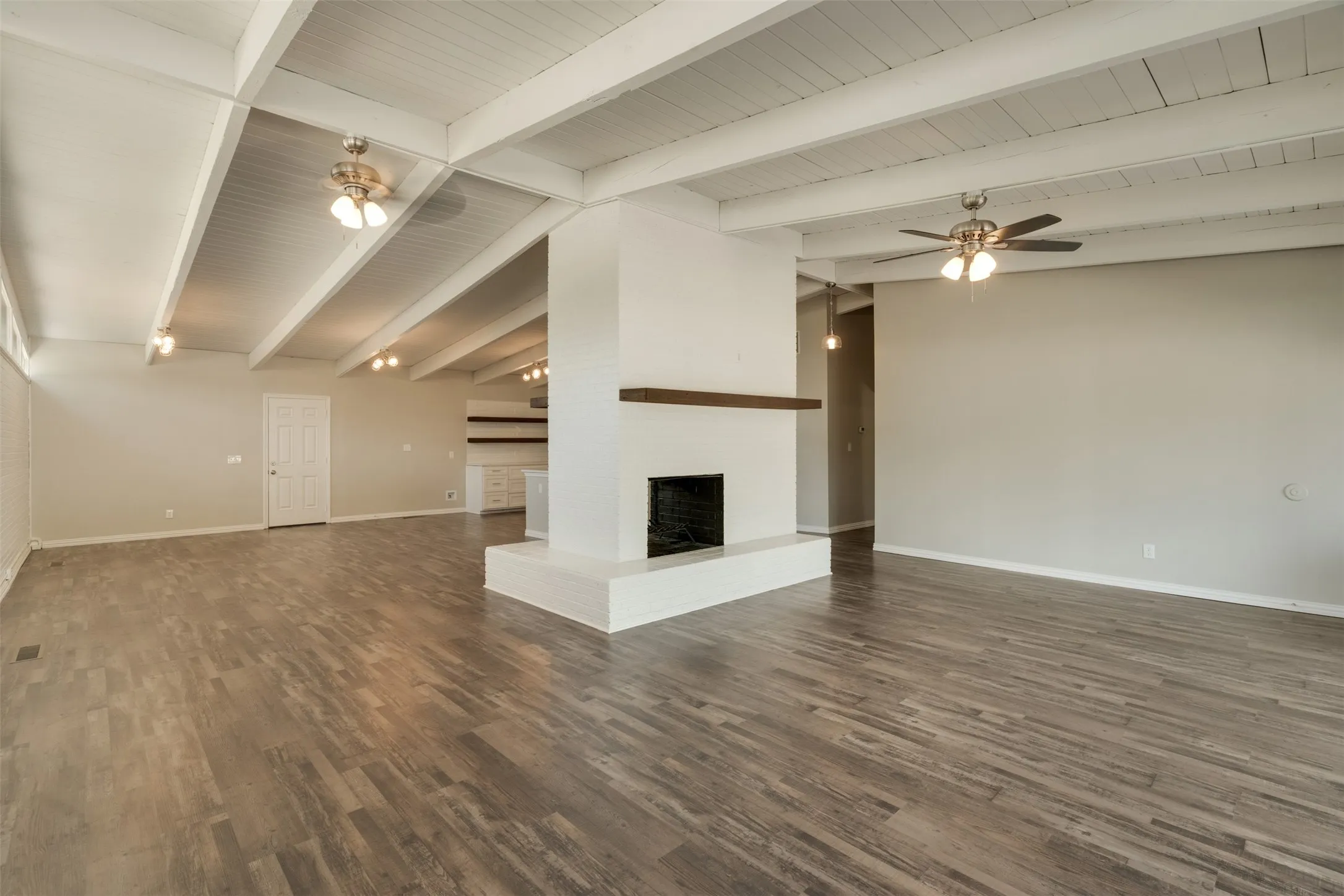 Single Family Residence For Sale in Wichita County , 502 W Texas Avenue, Iowa Park, Texas 76367, 3 Bedroom, 2 Bathroom, 2 Garage spaces, 1,955 Sqft, built in 1960, mls#21358175, Real Estate Agent in Iowa Park, Homes For Sale in Wichita county, Homes For Sale in Iowa Park, Realtor in Iowa Park Texas, Real Estate Brokerage Independent Realty Texas, Luminita Cordes Realtor