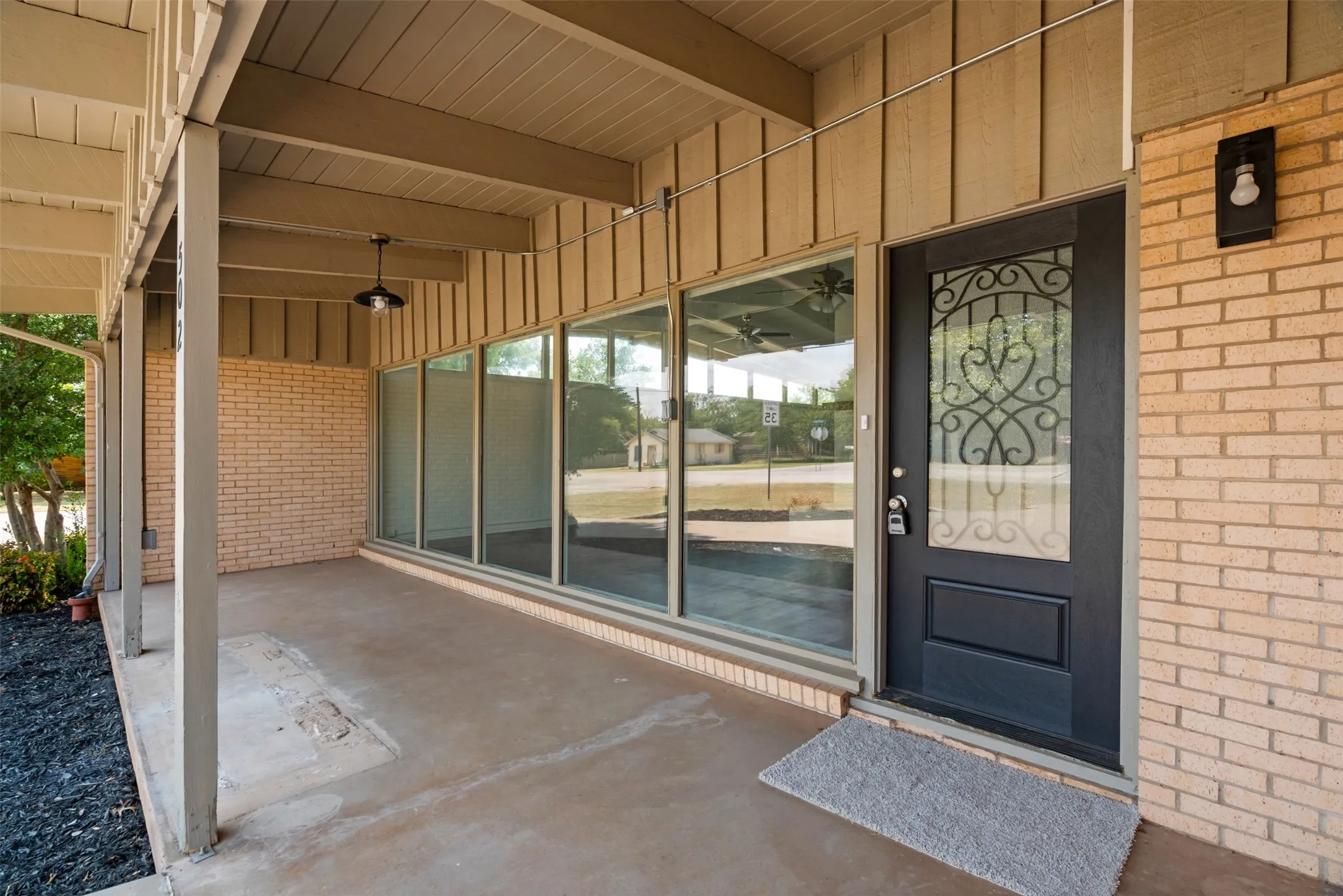 Single Family Residence For Sale in Wichita County , 502 W Texas Avenue, Iowa Park, Texas 76367, 3 Bedroom, 2 Bathroom, 2 Garage spaces, 1,955 Sqft, built in 1960, mls#21358175, Real Estate Agent in Iowa Park, Homes For Sale in Wichita county, Homes For Sale in Iowa Park, Realtor in Iowa Park Texas, Real Estate Brokerage Independent Realty Texas, Luminita Cordes Realtor