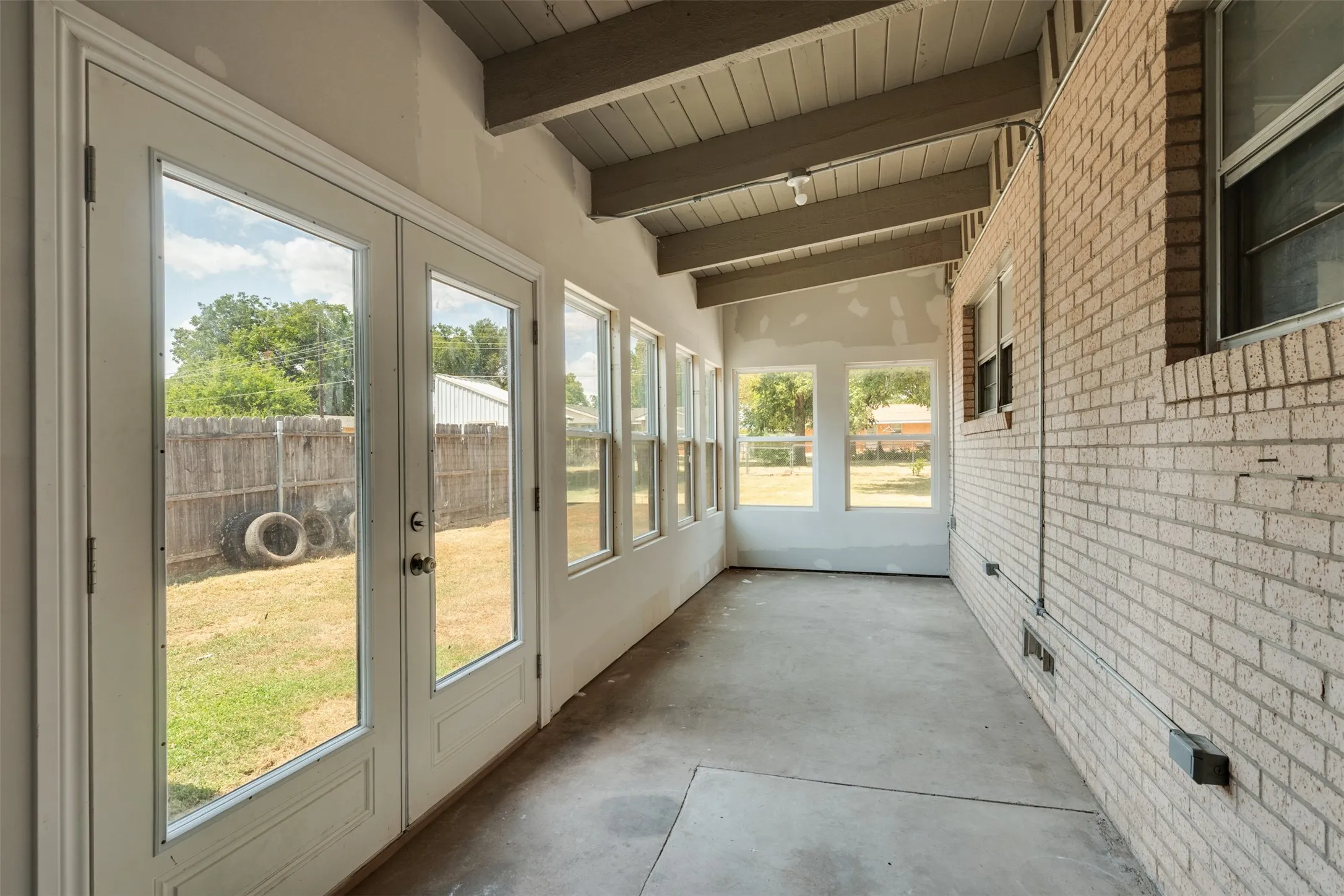Single Family Residence For Sale in Wichita County , 502 W Texas Avenue, Iowa Park, Texas 76367, 3 Bedroom, 2 Bathroom, 2 Garage spaces, 1,955 Sqft, built in 1960, mls#21358175, Real Estate Agent in Iowa Park, Homes For Sale in Wichita county, Homes For Sale in Iowa Park, Realtor in Iowa Park Texas, Real Estate Brokerage Independent Realty Texas, Luminita Cordes Realtor