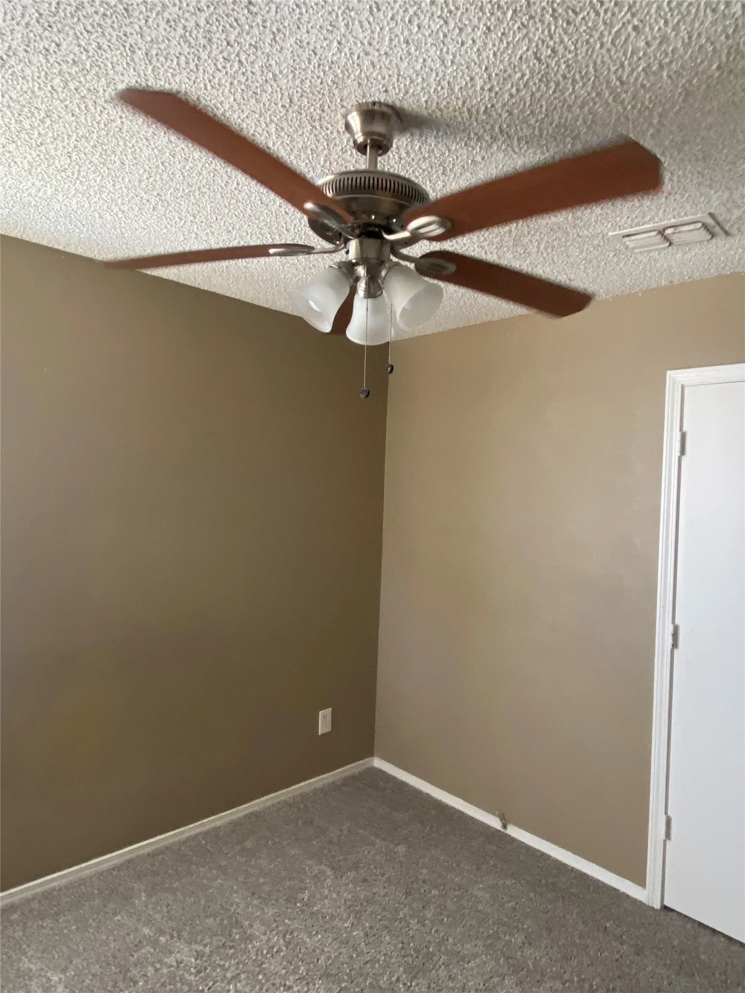 Single Family Residence For Rent in Tarrant County , 4370 Ashley Lane, Grand Prairie, Texas 75052, 3 Bedroom, 2 Bathroom, 2 Garage spaces, 1,696 Sqft, built in 1985, mls#21358176, Real Estate Agent in Grand Prairie, Homes For Rent in Tarrant county, Homes For Rent in Grand Prairie, Realtor in Grand Prairie Texas, Real Estate Brokerage Independent Realty Texas, Luminita Cordes Realtor