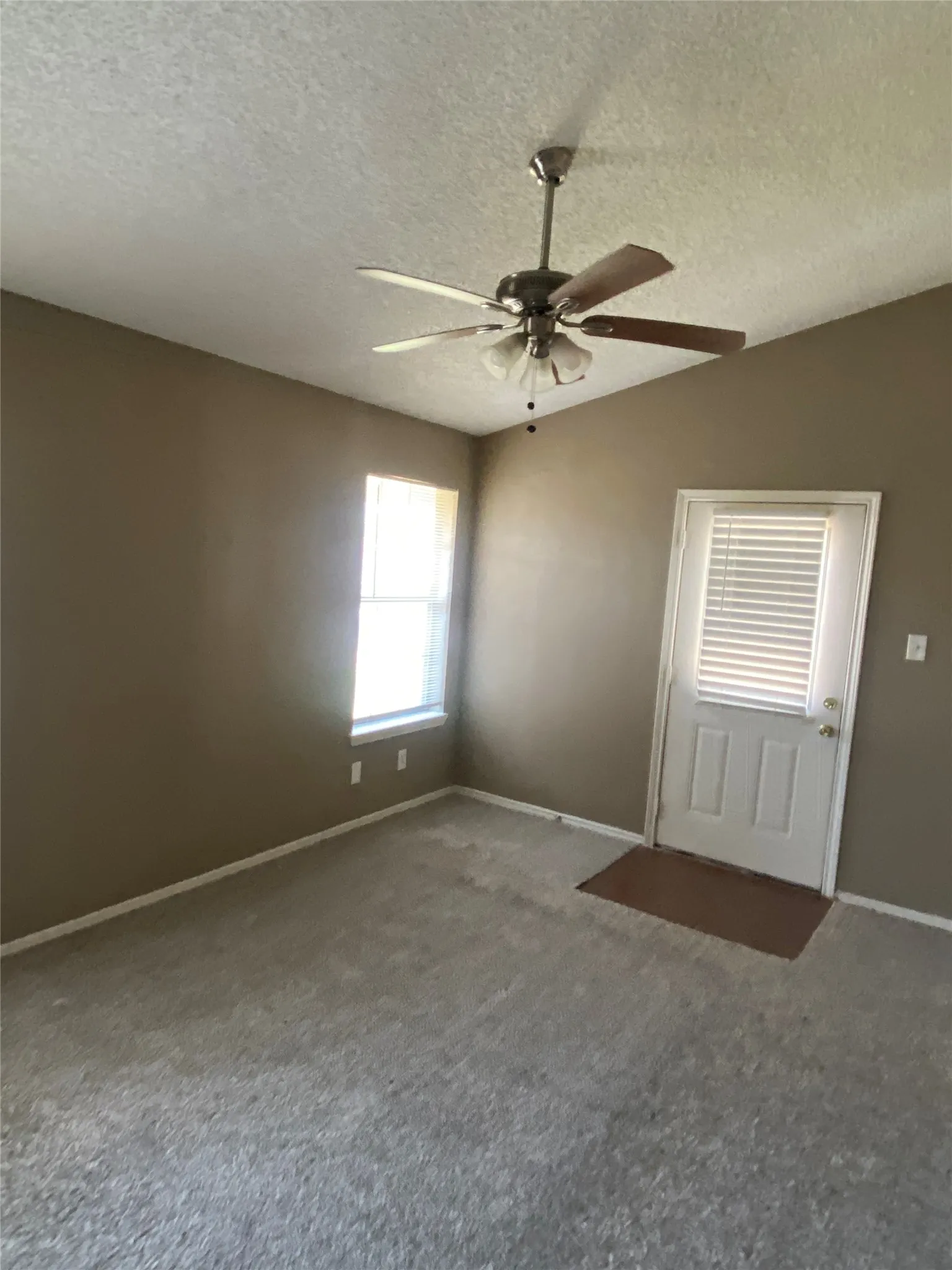 Single Family Residence For Rent in Tarrant County , 4370 Ashley Lane, Grand Prairie, Texas 75052, 3 Bedroom, 2 Bathroom, 2 Garage spaces, 1,696 Sqft, built in 1985, mls#21358176, Real Estate Agent in Grand Prairie, Homes For Rent in Tarrant county, Homes For Rent in Grand Prairie, Realtor in Grand Prairie Texas, Real Estate Brokerage Independent Realty Texas, Luminita Cordes Realtor