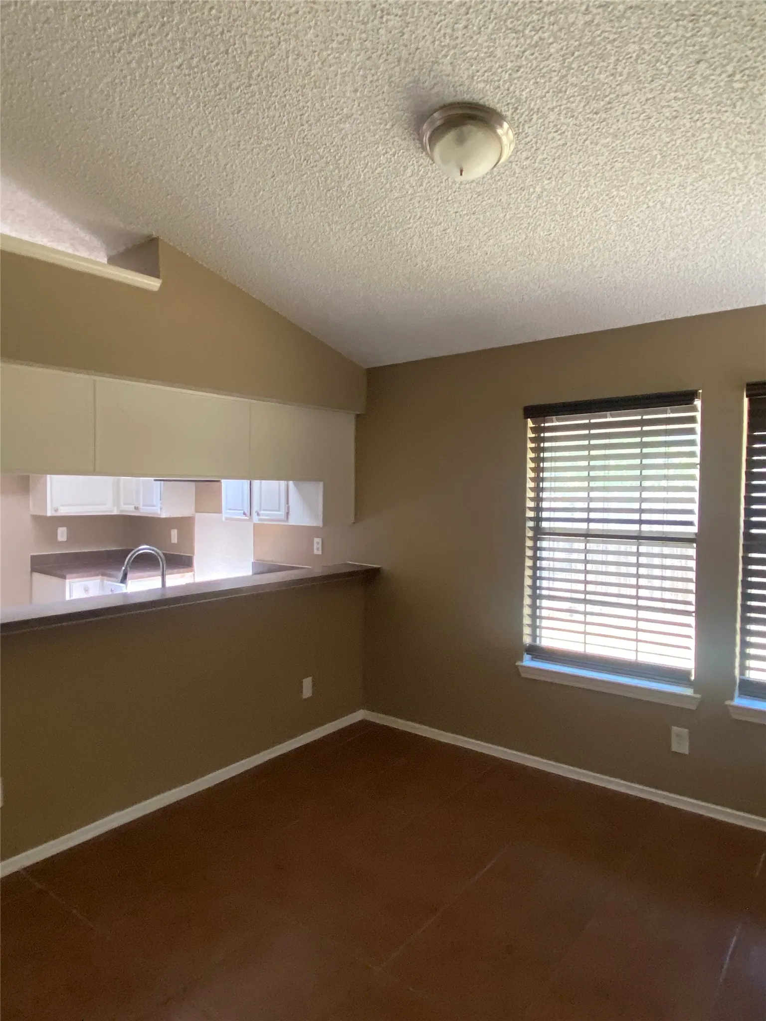 Single Family Residence For Rent in Tarrant County , 4370 Ashley Lane, Grand Prairie, Texas 75052, 3 Bedroom, 2 Bathroom, 2 Garage spaces, 1,696 Sqft, built in 1985, mls#21358176, Real Estate Agent in Grand Prairie, Homes For Rent in Tarrant county, Homes For Rent in Grand Prairie, Realtor in Grand Prairie Texas, Real Estate Brokerage Independent Realty Texas, Luminita Cordes Realtor