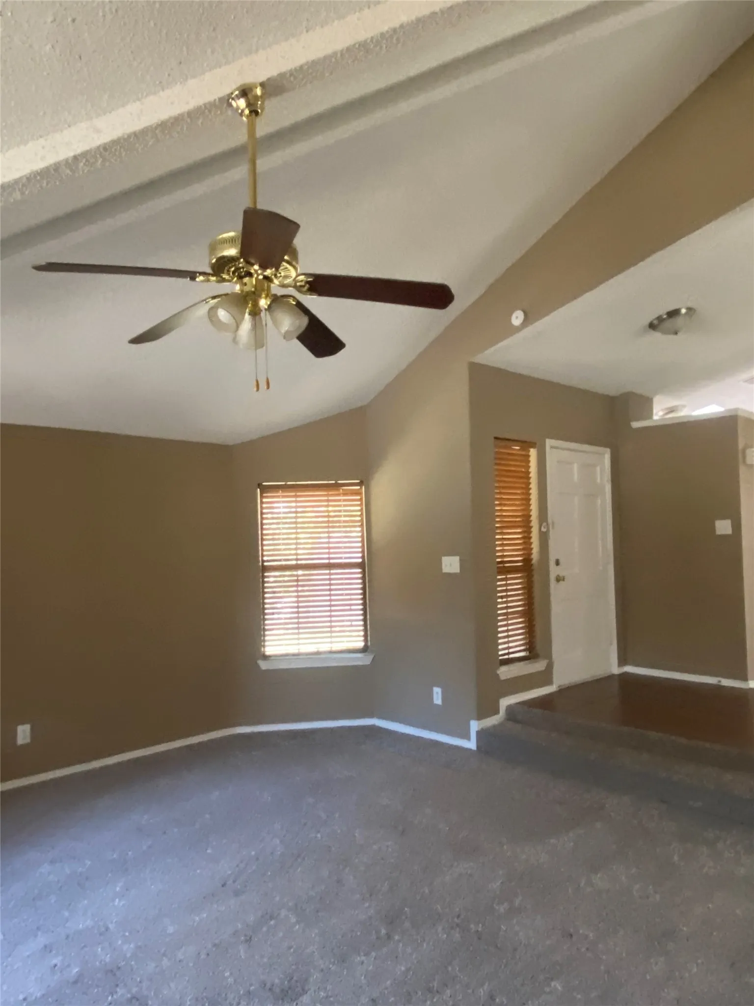 Single Family Residence For Rent in Tarrant County , 4370 Ashley Lane, Grand Prairie, Texas 75052, 3 Bedroom, 2 Bathroom, 2 Garage spaces, 1,696 Sqft, built in 1985, mls#21358176, Real Estate Agent in Grand Prairie, Homes For Rent in Tarrant county, Homes For Rent in Grand Prairie, Realtor in Grand Prairie Texas, Real Estate Brokerage Independent Realty Texas, Luminita Cordes Realtor