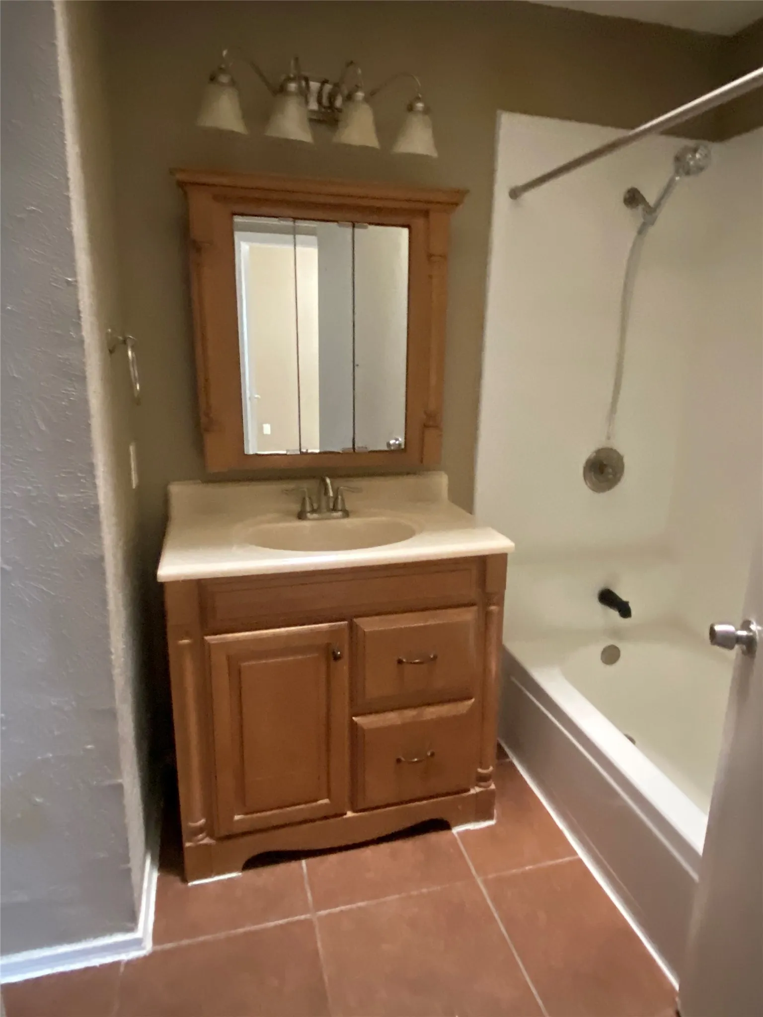 Single Family Residence For Rent in Tarrant County , 4370 Ashley Lane, Grand Prairie, Texas 75052, 3 Bedroom, 2 Bathroom, 2 Garage spaces, 1,696 Sqft, built in 1985, mls#21358176, Real Estate Agent in Grand Prairie, Homes For Rent in Tarrant county, Homes For Rent in Grand Prairie, Realtor in Grand Prairie Texas, Real Estate Brokerage Independent Realty Texas, Luminita Cordes Realtor