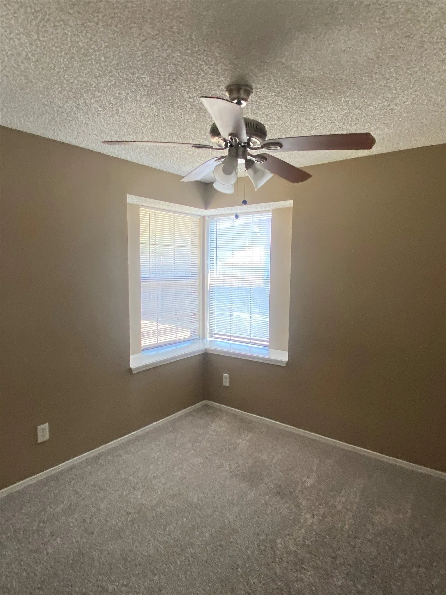 Single Family Residence For Rent in Tarrant County , 4370 Ashley Lane, Grand Prairie, Texas 75052, 3 Bedroom, 2 Bathroom, 2 Garage spaces, 1,696 Sqft, built in 1985, mls#21358176, Real Estate Agent in Grand Prairie, Homes For Rent in Tarrant county, Homes For Rent in Grand Prairie, Realtor in Grand Prairie Texas, Real Estate Brokerage Independent Realty Texas, Luminita Cordes Realtor