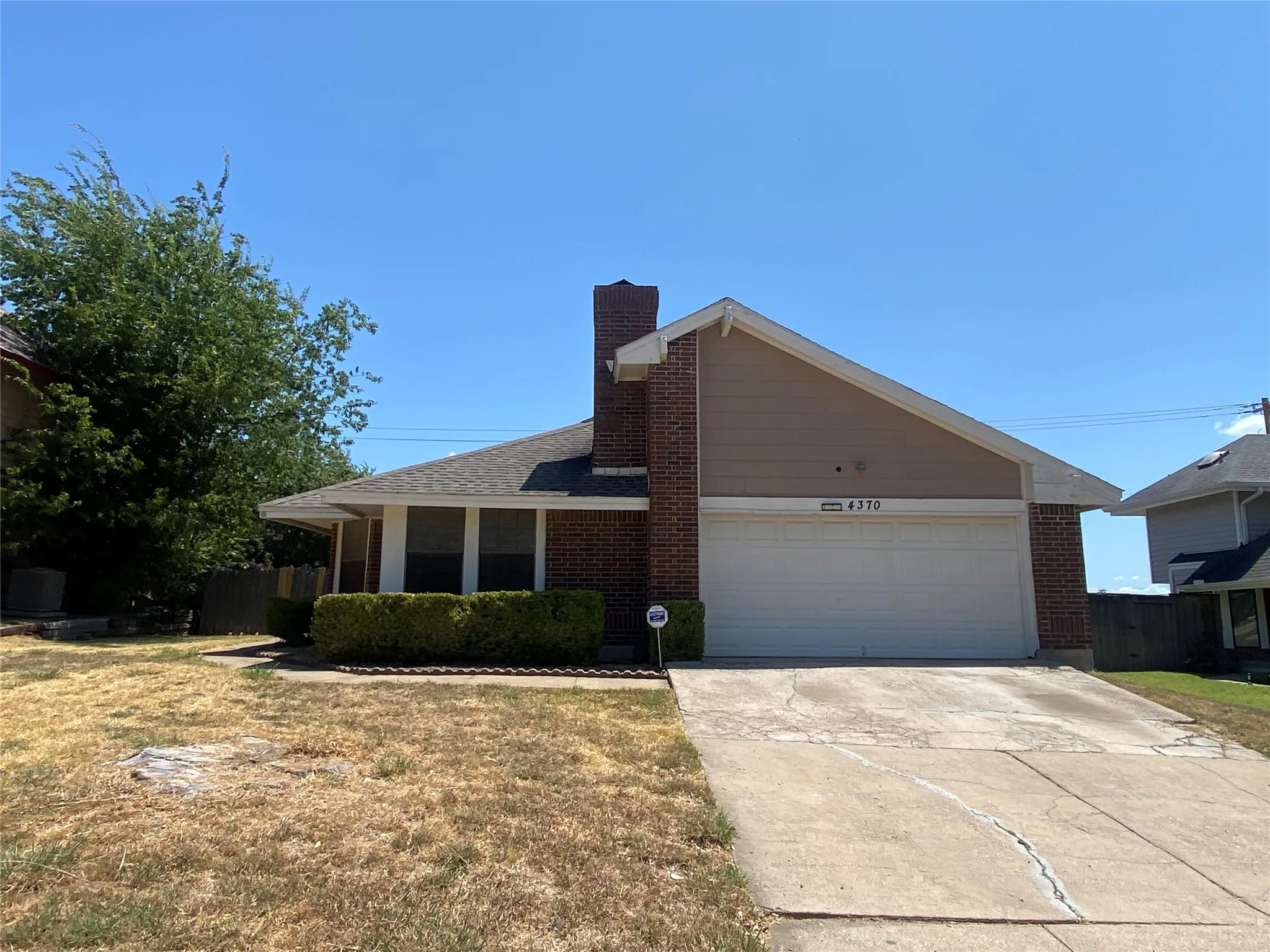 Single Family Residence For Rent in Tarrant County , 4370 Ashley Lane, Grand Prairie, Texas 75052, 3 Bedroom, 2 Bathroom, 2 Garage spaces, 1,696 Sqft, built in 1985, mls#21358176, Real Estate Agent in Grand Prairie, Homes For Rent in Tarrant county, Homes For Rent in Grand Prairie, Realtor in Grand Prairie Texas, Real Estate Brokerage Independent Realty Texas, Luminita Cordes Realtor