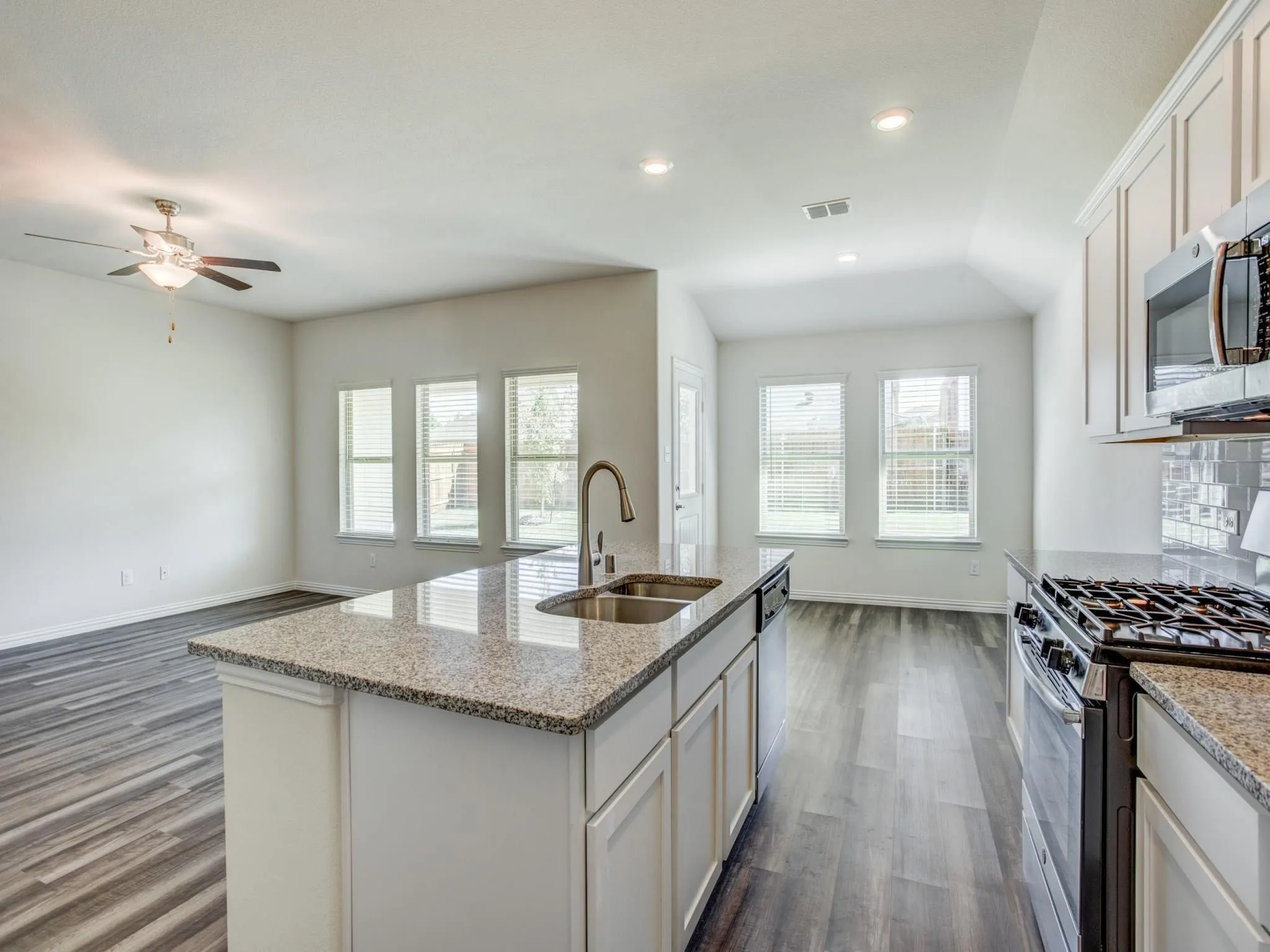 Single Family Residence For Rent in Collin County , 213 Cedar Canyon Drive, Anna, Texas 75409, 4 Bedroom, 3 Bathroom, 2 Garage spaces, 2,234 Sqft, built in 2019, Price $2,195, mls#21358178, Real Estate Agent in Anna, Homes For Rent in Collin county, Homes For Rent in Anna, Realtor in Anna Texas, Real Estate Brokerage Independent Realty Texas, Luminita Cordes Realtor