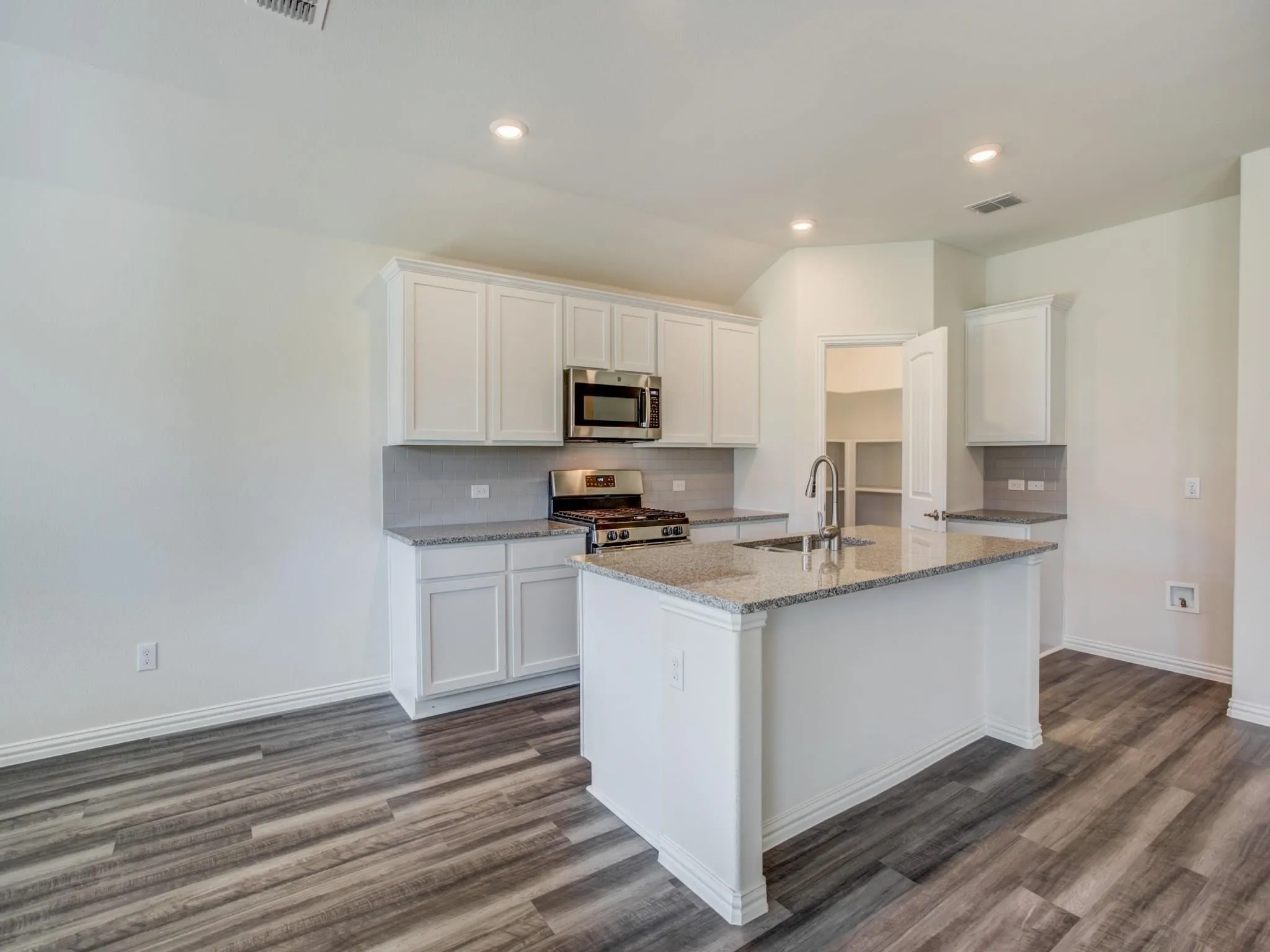 Single Family Residence For Rent in Collin County , 213 Cedar Canyon Drive, Anna, Texas 75409, 4 Bedroom, 3 Bathroom, 2 Garage spaces, 2,234 Sqft, built in 2019, Price $2,195, mls#21358178, Real Estate Agent in Anna, Homes For Rent in Collin county, Homes For Rent in Anna, Realtor in Anna Texas, Real Estate Brokerage Independent Realty Texas, Luminita Cordes Realtor