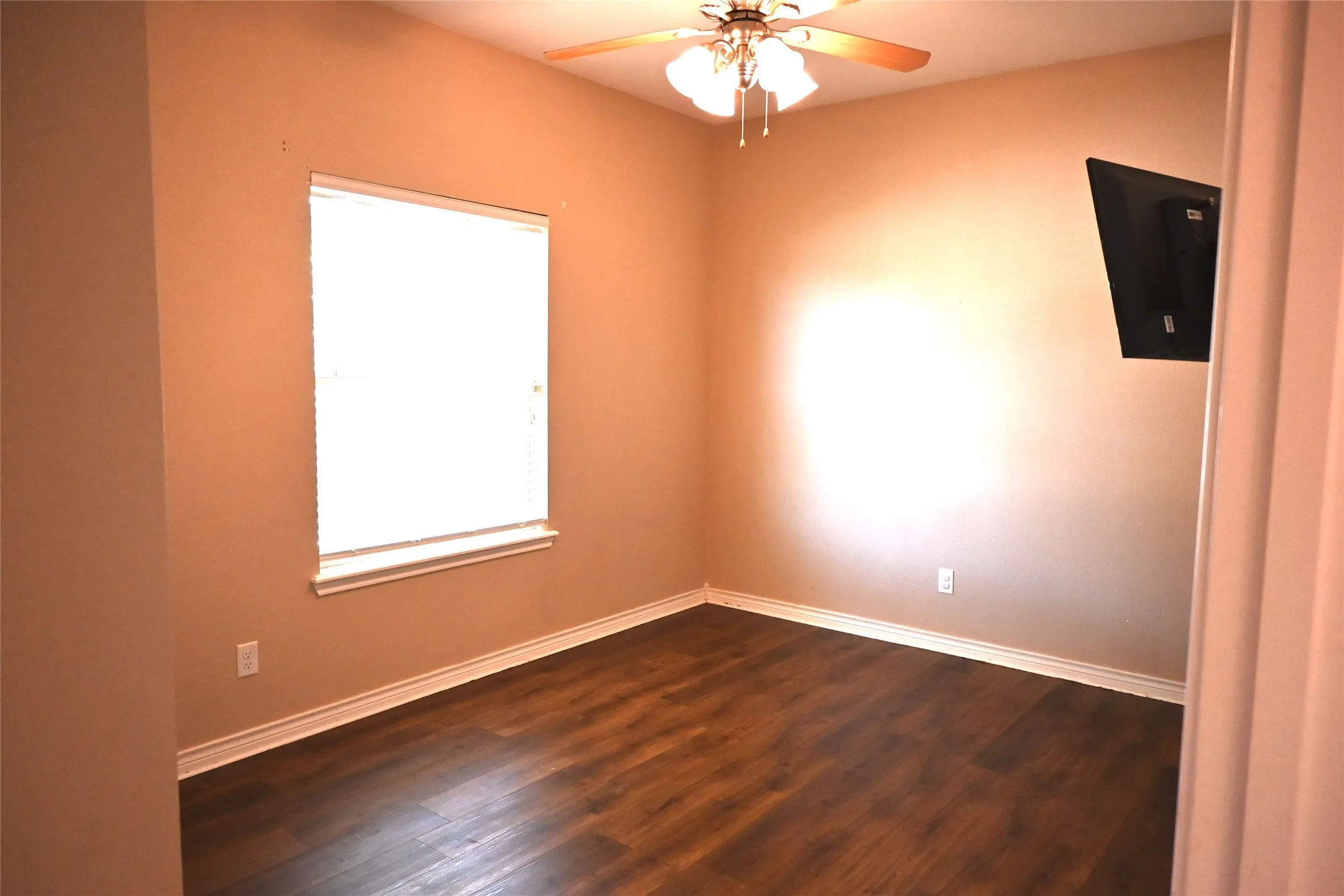 Single Family Residence For Sale in Taylor County , 3557 Firedog Road, Abilene, Texas 79606, 2 Bedroom, 2 Bathroom, 2 Garage spaces, 1,095 Sqft, built in 2010, mls#21358133, Real Estate Agent in Abilene, Homes For Sale in Taylor county, Homes For Sale in Abilene, Realtor in Abilene Texas, Real Estate Brokerage Independent Realty Texas, Luminita Cordes Realtor