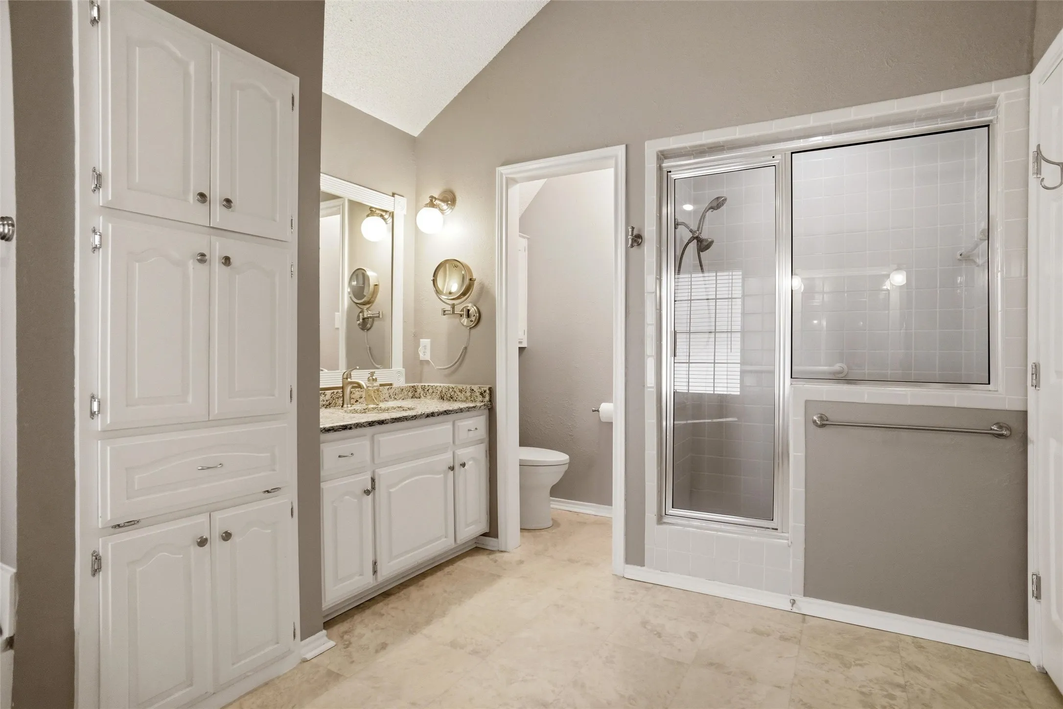 Single Family Residence For Sale in Dallas County , 220 Toler Drive, Mesquite, Texas 75149, 3 Bedroom, 2 Bathroom, 2 Garage spaces, 2,274 Sqft, built in 1985, mls#21356576, Real Estate Agent in Mesquite, Homes For Sale in Dallas county, Homes For Sale in Mesquite, Realtor in Mesquite Texas, Real Estate Brokerage Independent Realty Texas, Luminita Cordes Realtor