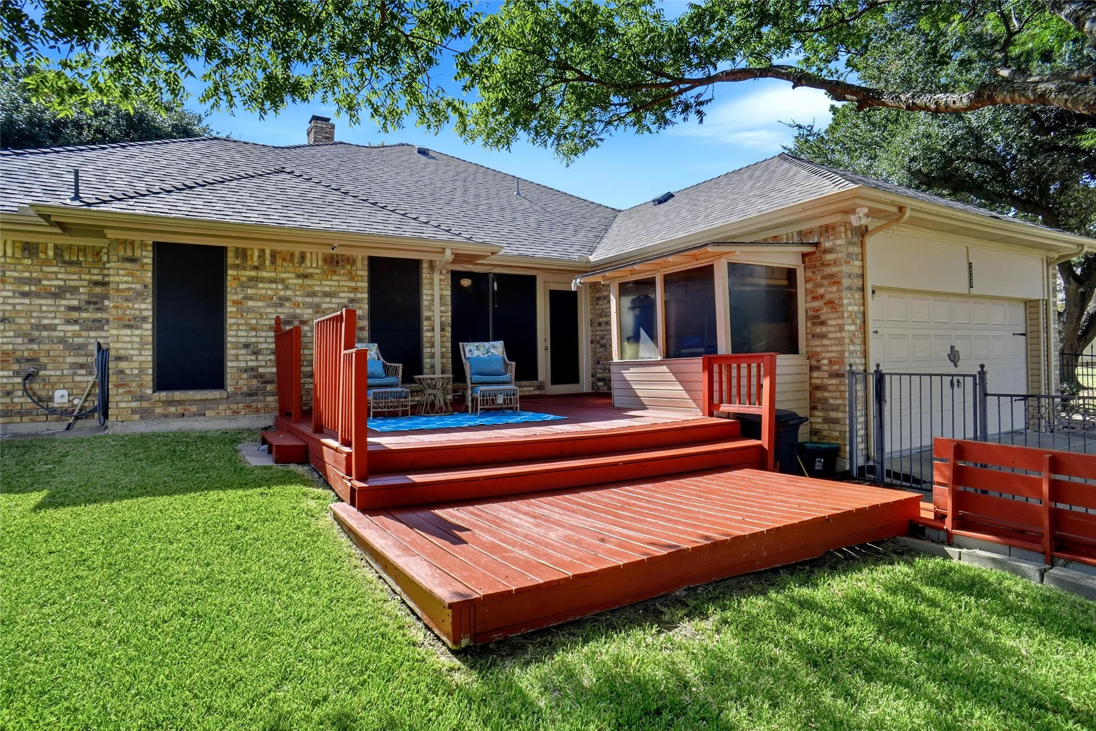 Single Family Residence For Sale in Dallas County , 220 Toler Drive, Mesquite, Texas 75149, 3 Bedroom, 2 Bathroom, 2 Garage spaces, 2,274 Sqft, built in 1985, mls#21356576, Real Estate Agent in Mesquite, Homes For Sale in Dallas county, Homes For Sale in Mesquite, Realtor in Mesquite Texas, Real Estate Brokerage Independent Realty Texas, Luminita Cordes Realtor
