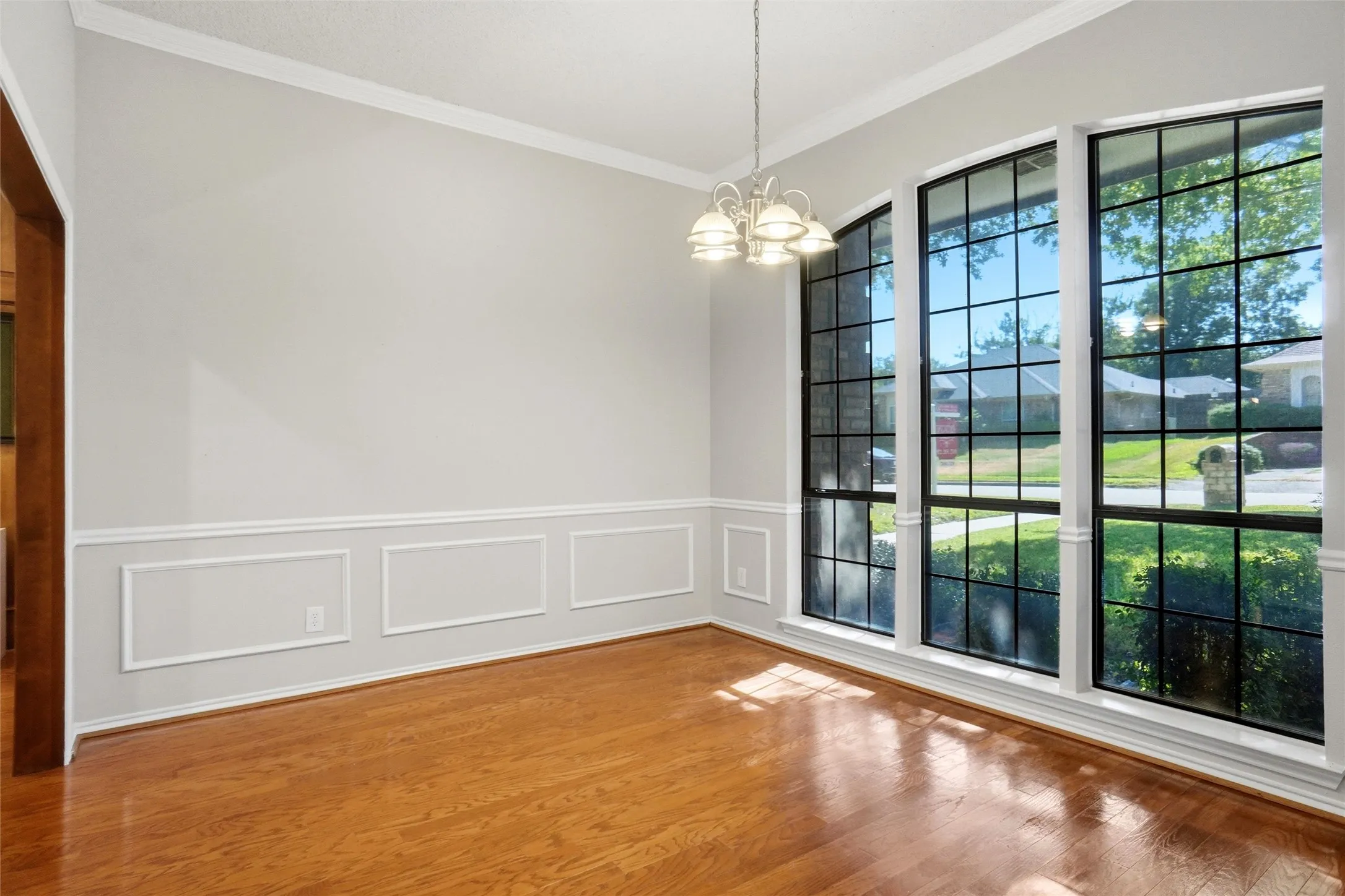 Single Family Residence For Sale in Dallas County , 220 Toler Drive, Mesquite, Texas 75149, 3 Bedroom, 2 Bathroom, 2 Garage spaces, 2,274 Sqft, built in 1985, mls#21356576, Real Estate Agent in Mesquite, Homes For Sale in Dallas county, Homes For Sale in Mesquite, Realtor in Mesquite Texas, Real Estate Brokerage Independent Realty Texas, Luminita Cordes Realtor