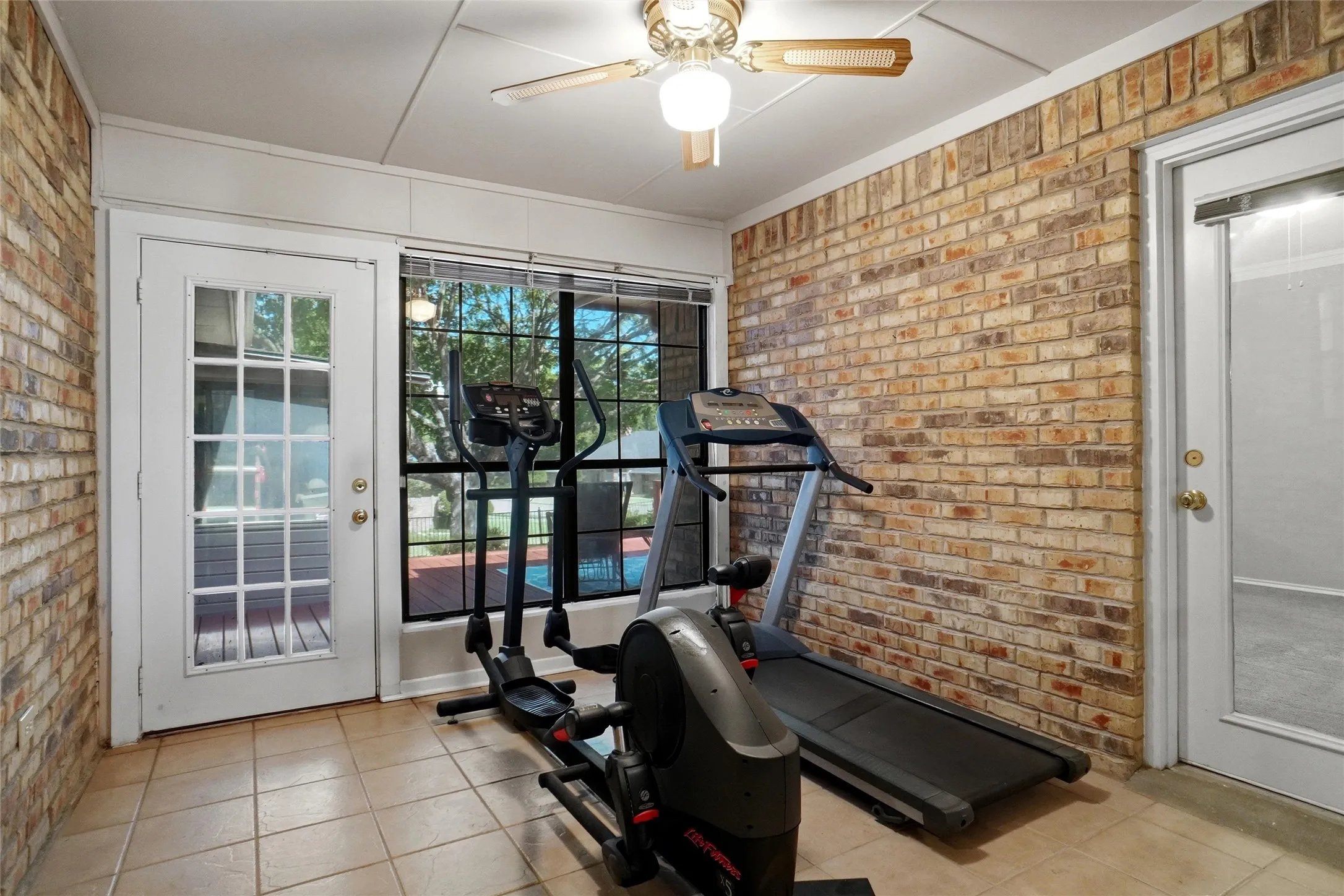 Single Family Residence For Sale in Dallas County , 220 Toler Drive, Mesquite, Texas 75149, 3 Bedroom, 2 Bathroom, 2 Garage spaces, 2,274 Sqft, built in 1985, mls#21356576, Real Estate Agent in Mesquite, Homes For Sale in Dallas county, Homes For Sale in Mesquite, Realtor in Mesquite Texas, Real Estate Brokerage Independent Realty Texas, Luminita Cordes Realtor