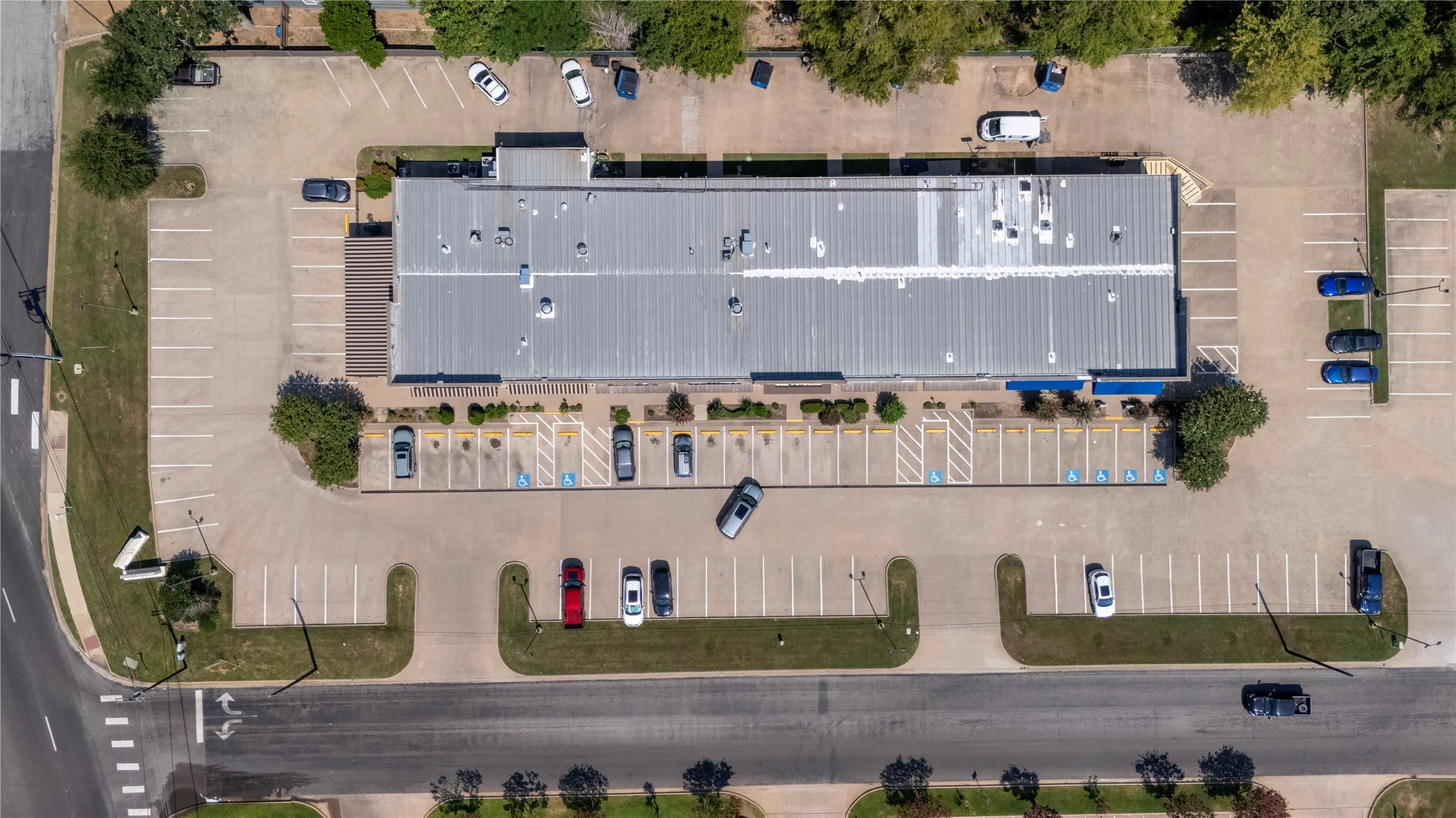 Retail For Sale in Henderson County , 210/220 CRESTWAY Drive, Athens, Texas 75751, 0, 0, Garage spaces, 0 Sqft, built in 2006, mls#21353116, Real Estate Agent in Athens, Homes For Sale in Henderson county, Homes For Sale in Athens, Realtor in Athens Texas, Real Estate Brokerage Independent Realty Texas, Luminita Cordes Realtor